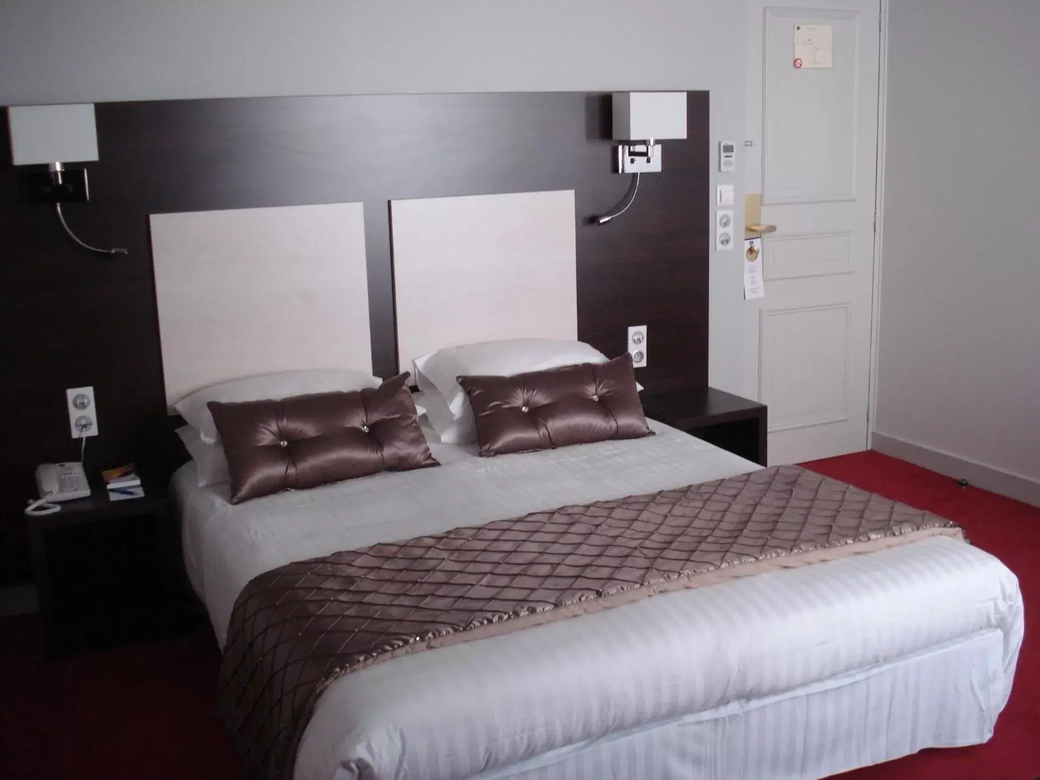 Bedroom, Bed in Best Western Hôtel De France