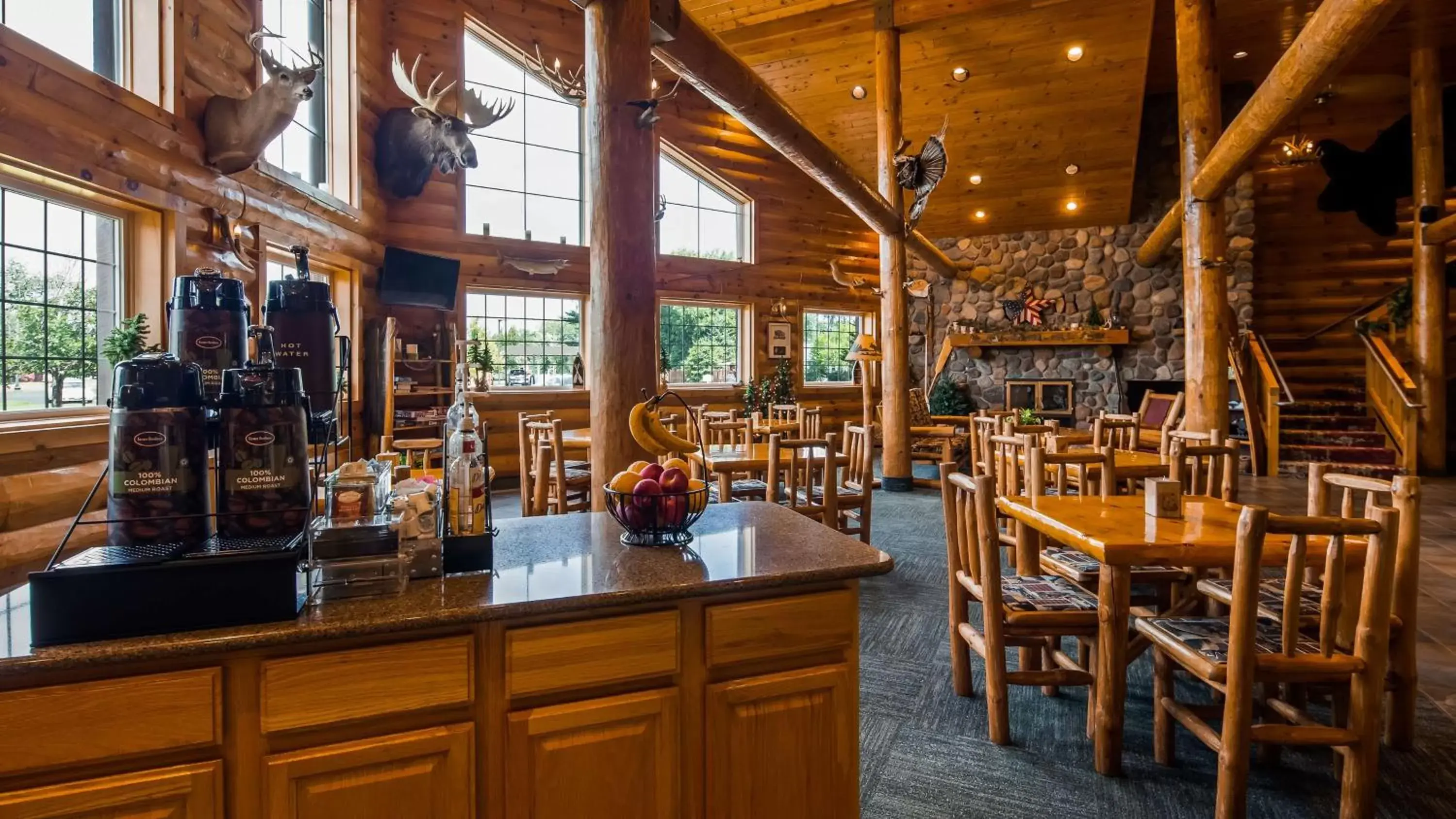 Restaurant/places to eat, Lounge/Bar in Best Western Northwoods Lodge
