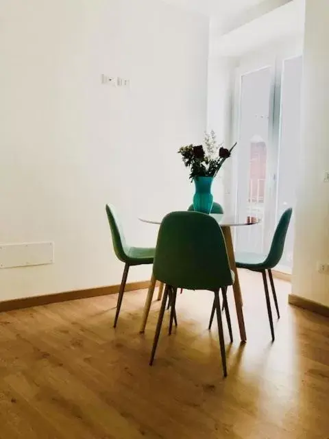 Dining Area in B&B La Maison del Borgo