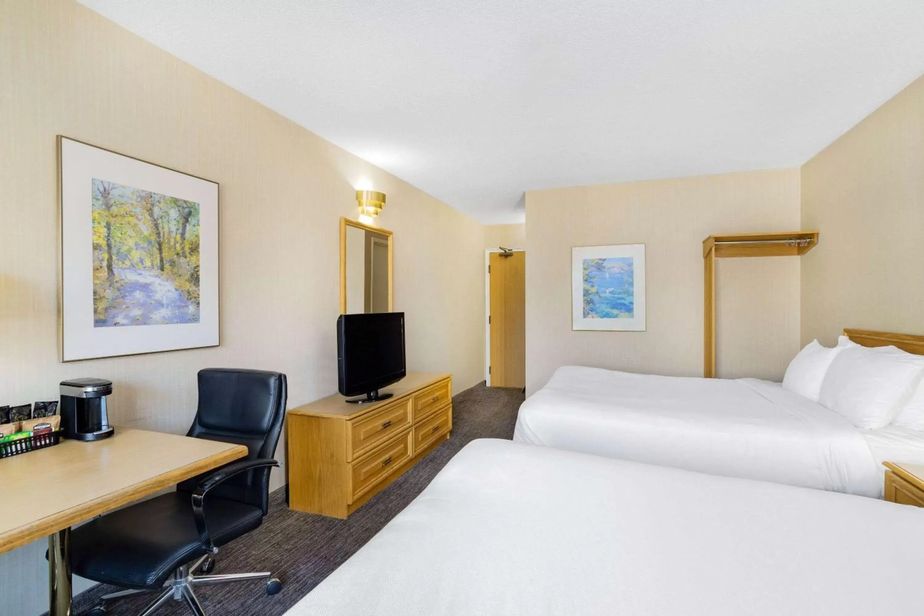 Photo of the whole room in Travelodge by Wyndham Bridgewater