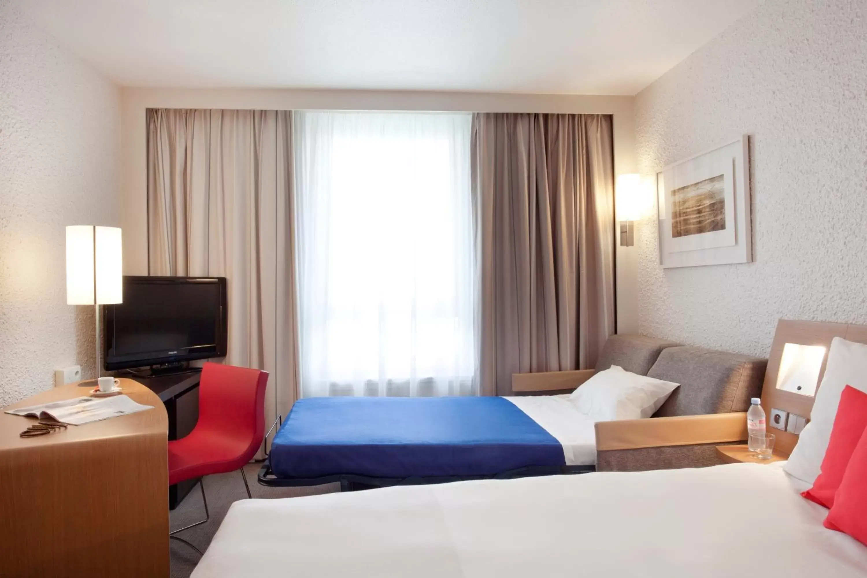 Photo of the whole room, Bed in Novotel Nice Aéroport Cap 3000