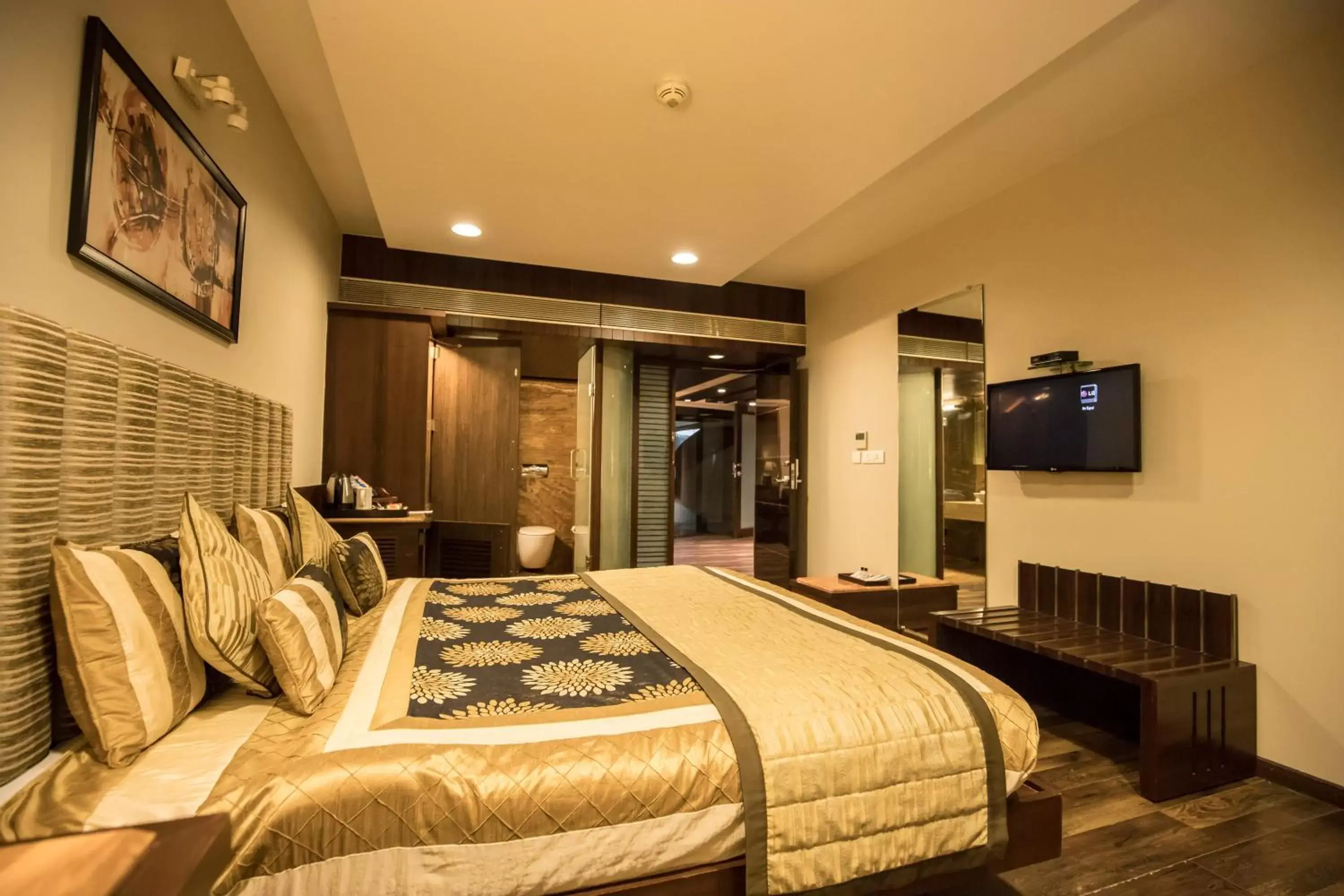 Shower, Bed in Bizz The Hotel Shower, Bed in Bizz The Hotel