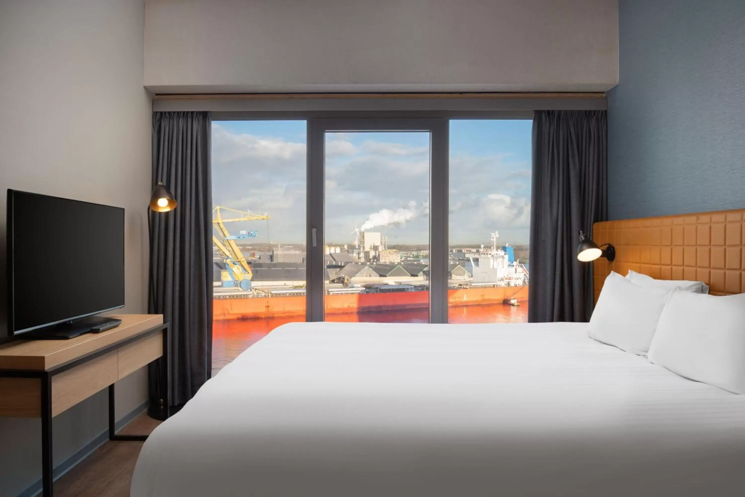 Bedroom, Bed in Residence Inn by Marriott Amsterdam Houthavens