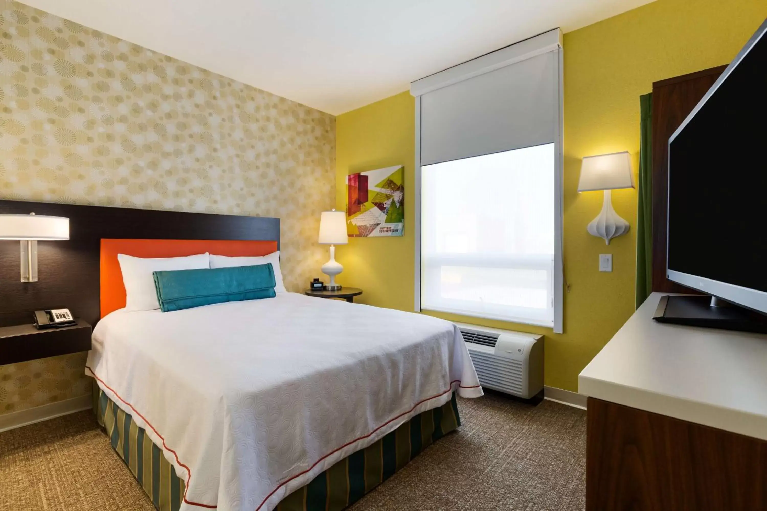 Bedroom, Bed in Home2 Suites by Hilton West Edmonton
