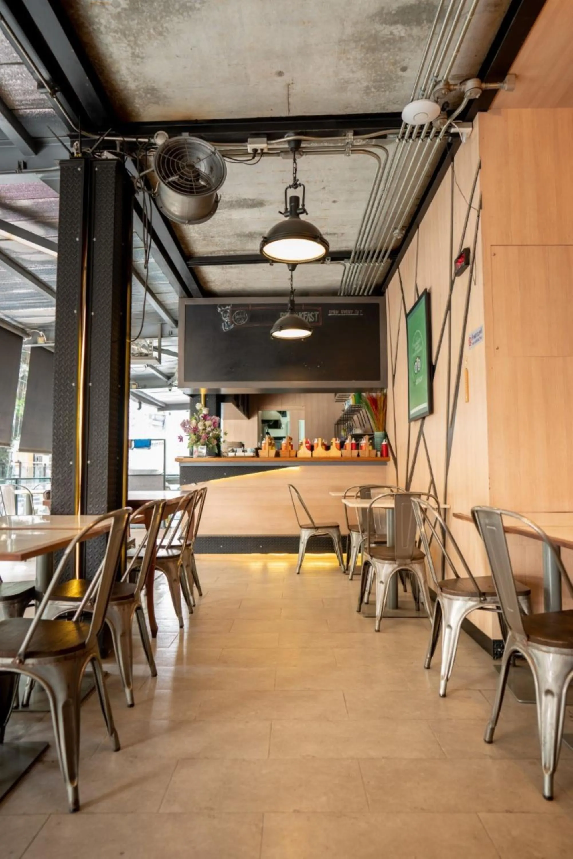 Restaurant/places to eat in Sanae' Hotel Nimman