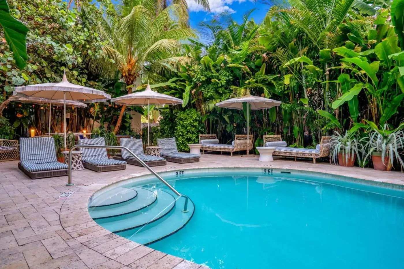 Swimming Pool in Hotel Trouvail Miami Beach