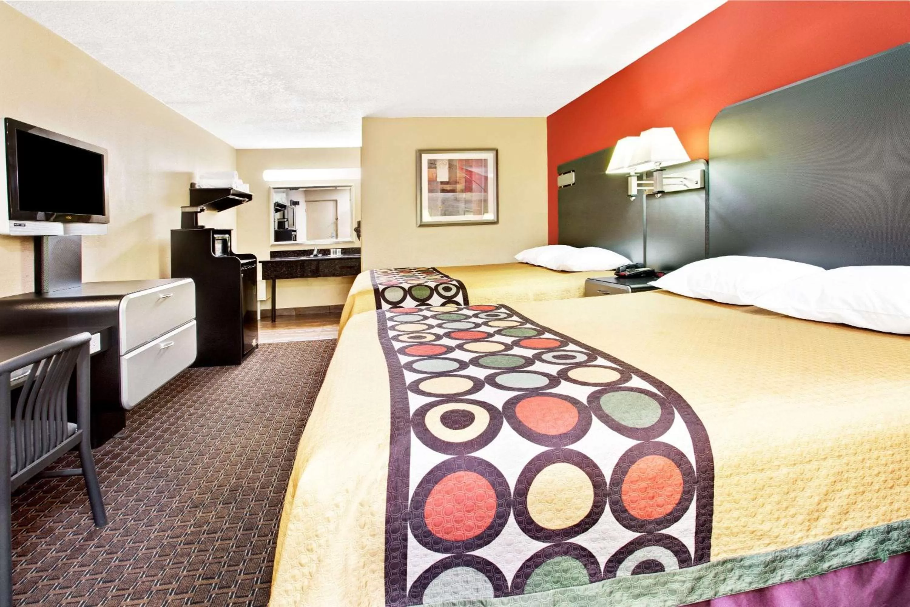 Photo of the whole room, Bed in Super 8 by Wyndham Kissimmee/Maingate/Orlando Area