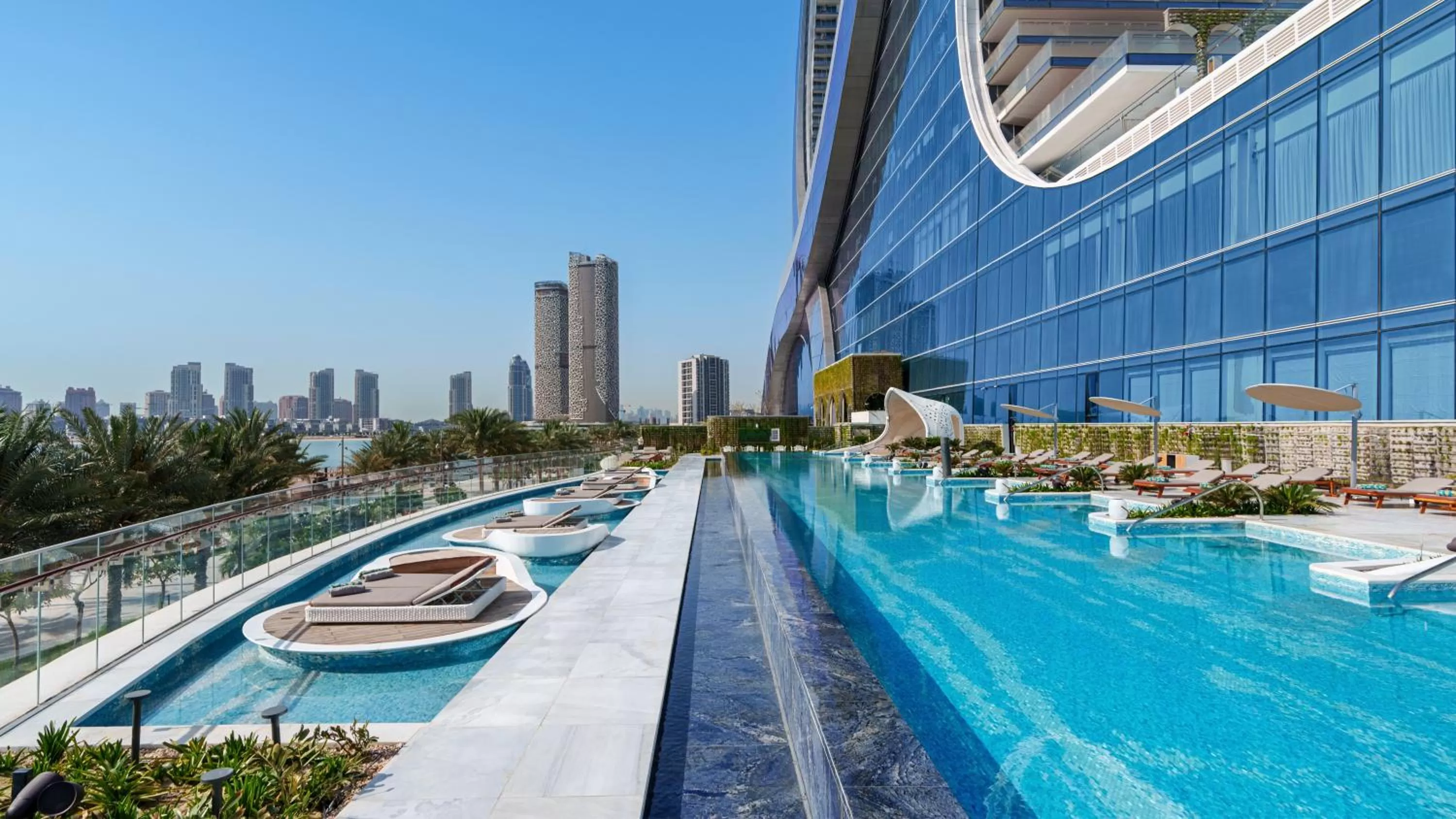 Swimming pool in Raffles Doha