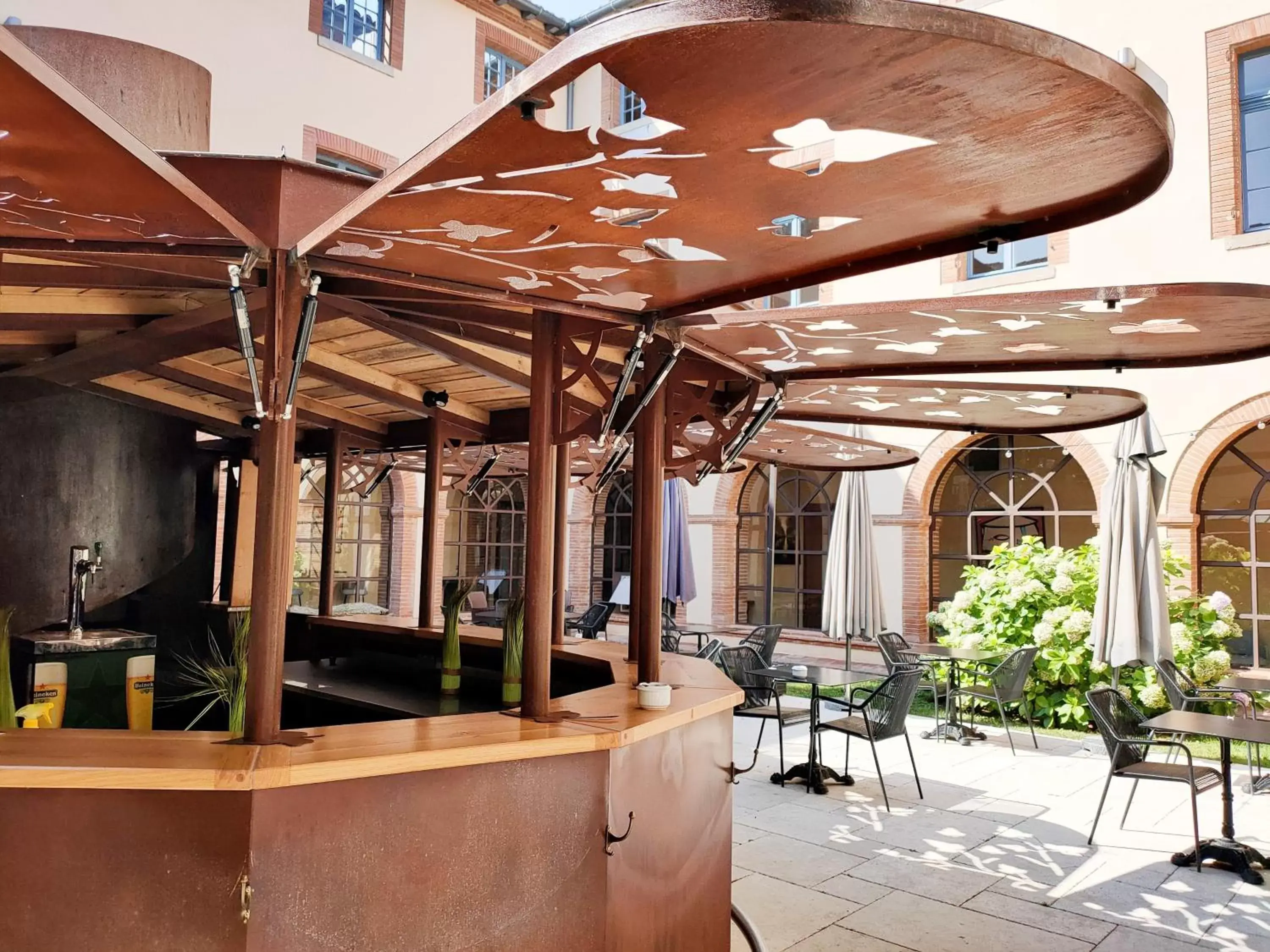 Patio, Lobby/Reception in Abbaye des Capucins Spa & Resort