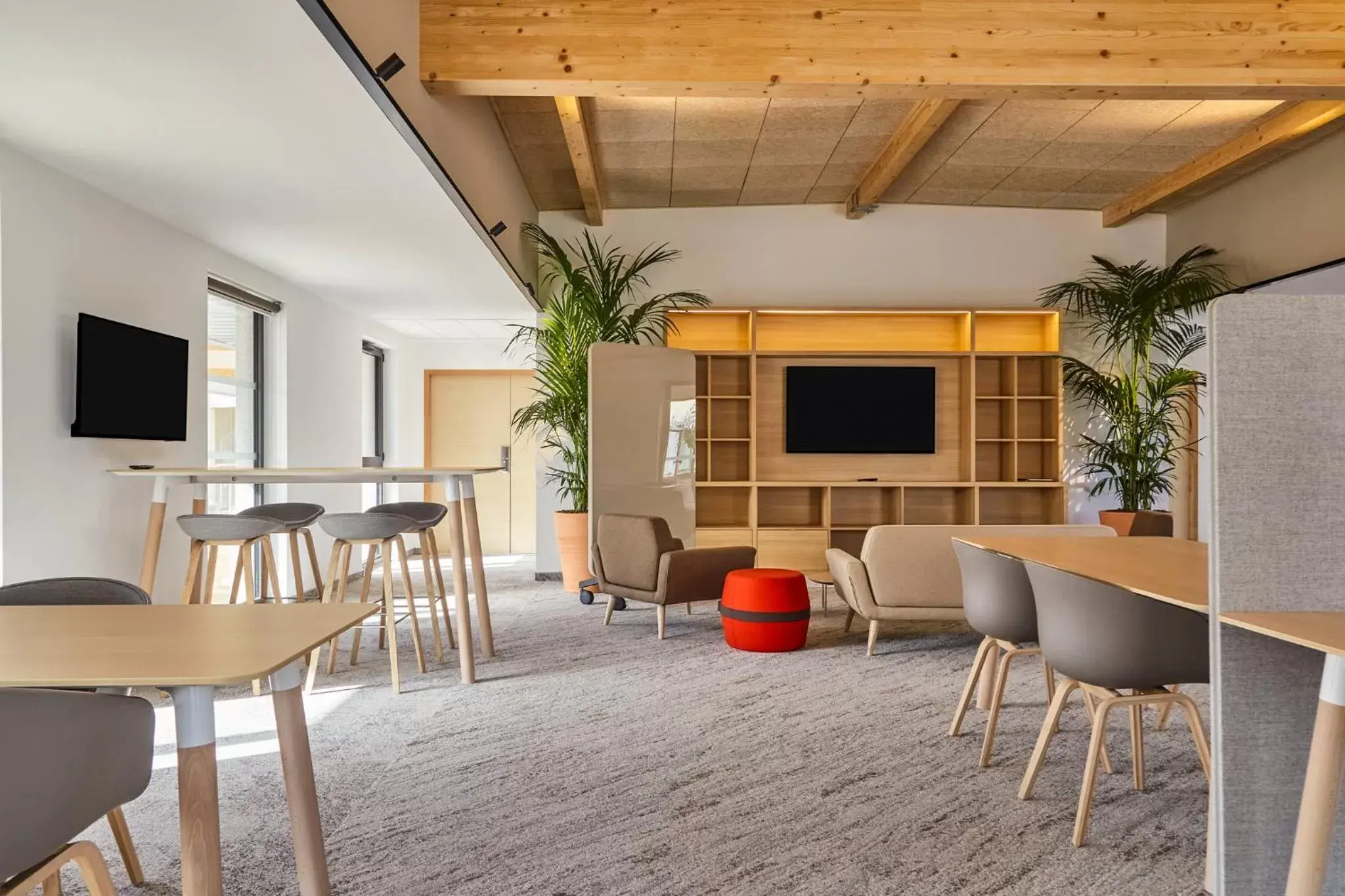 Meeting/conference room, Dining Area in Mercure Avignon Gare TGV