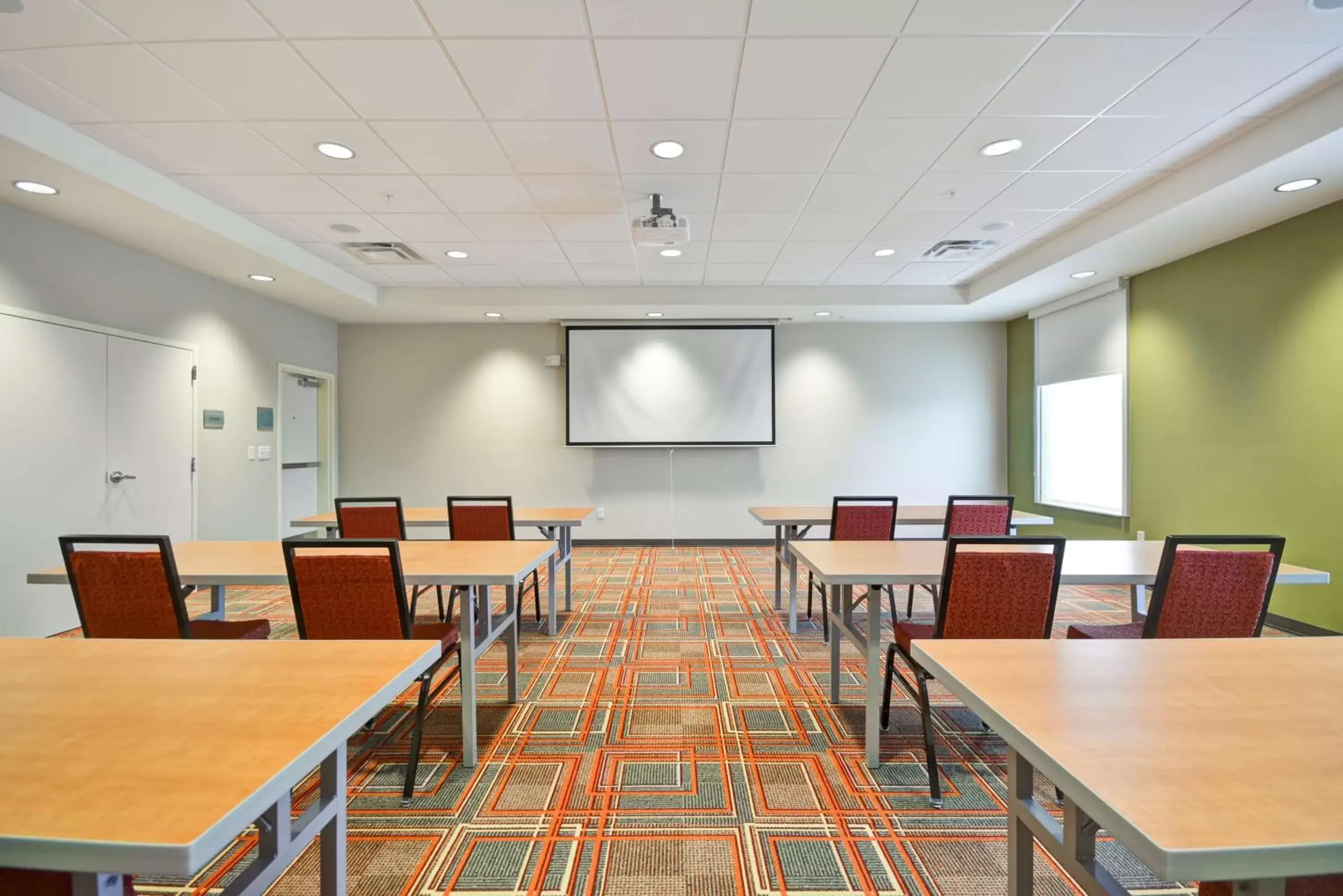 Meeting/conference room in Home2 Suites By Hilton Oswego