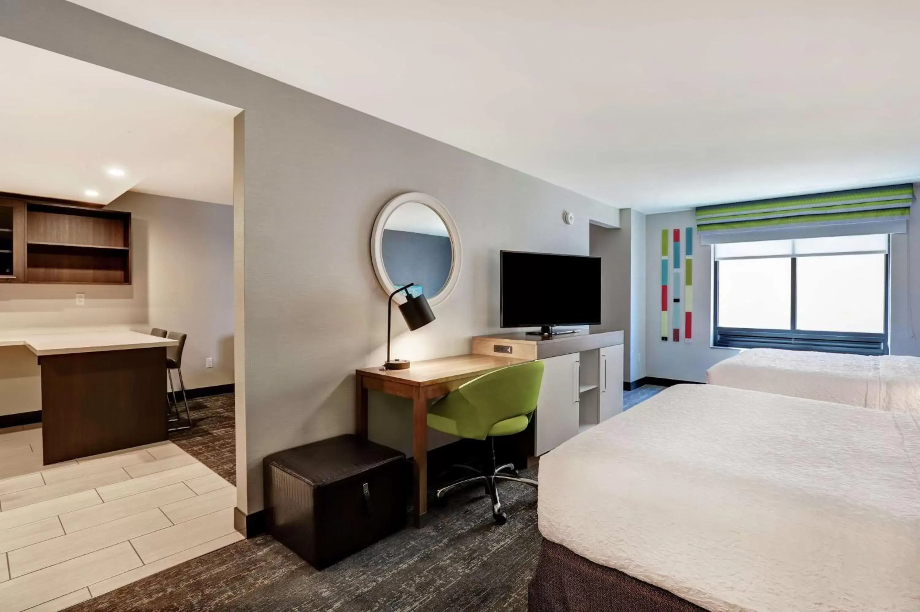 Bedroom in Hampton Inn St. Catharines Niagara