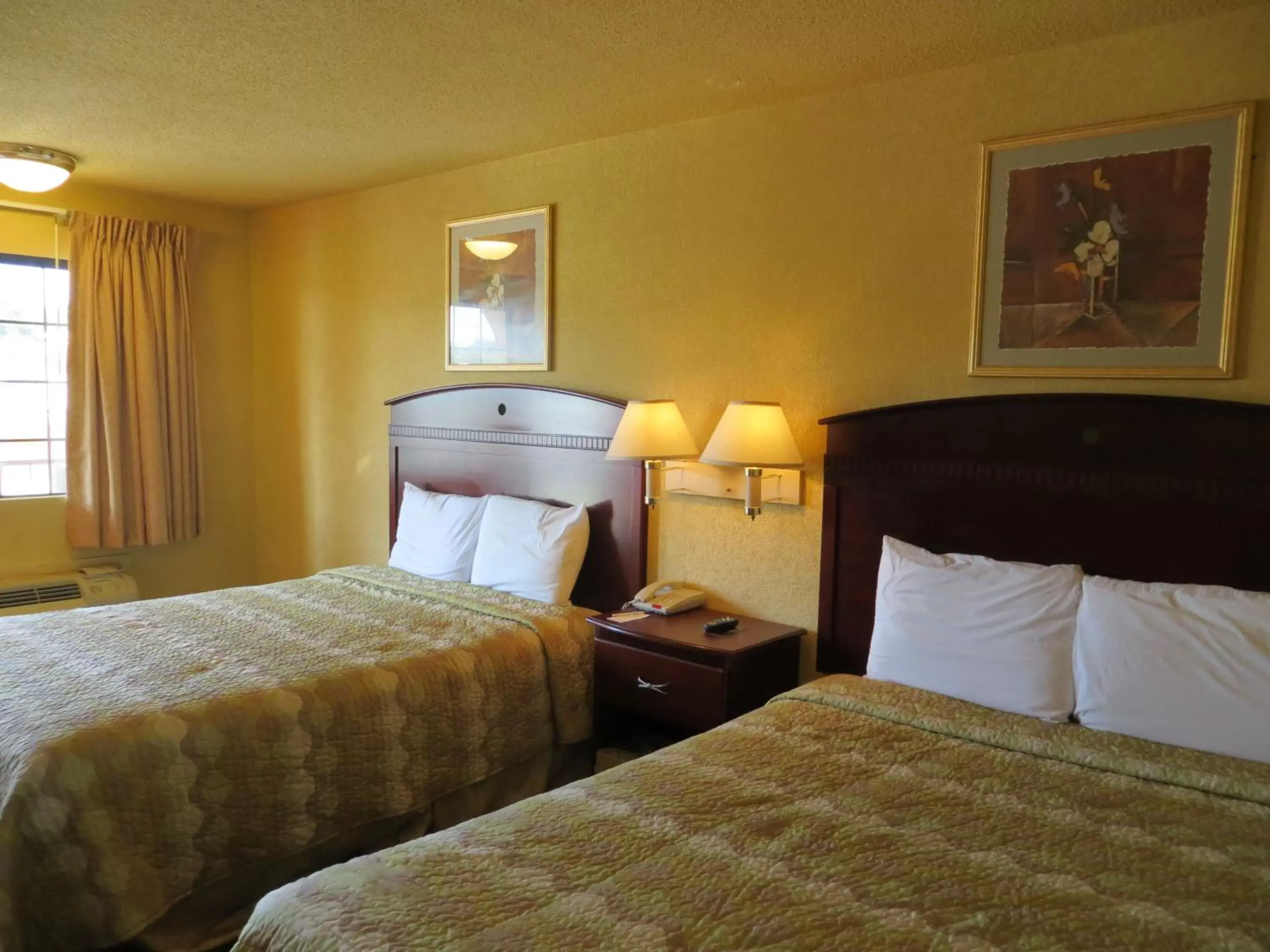 Photo of the whole room, Bed in Welcome Inn