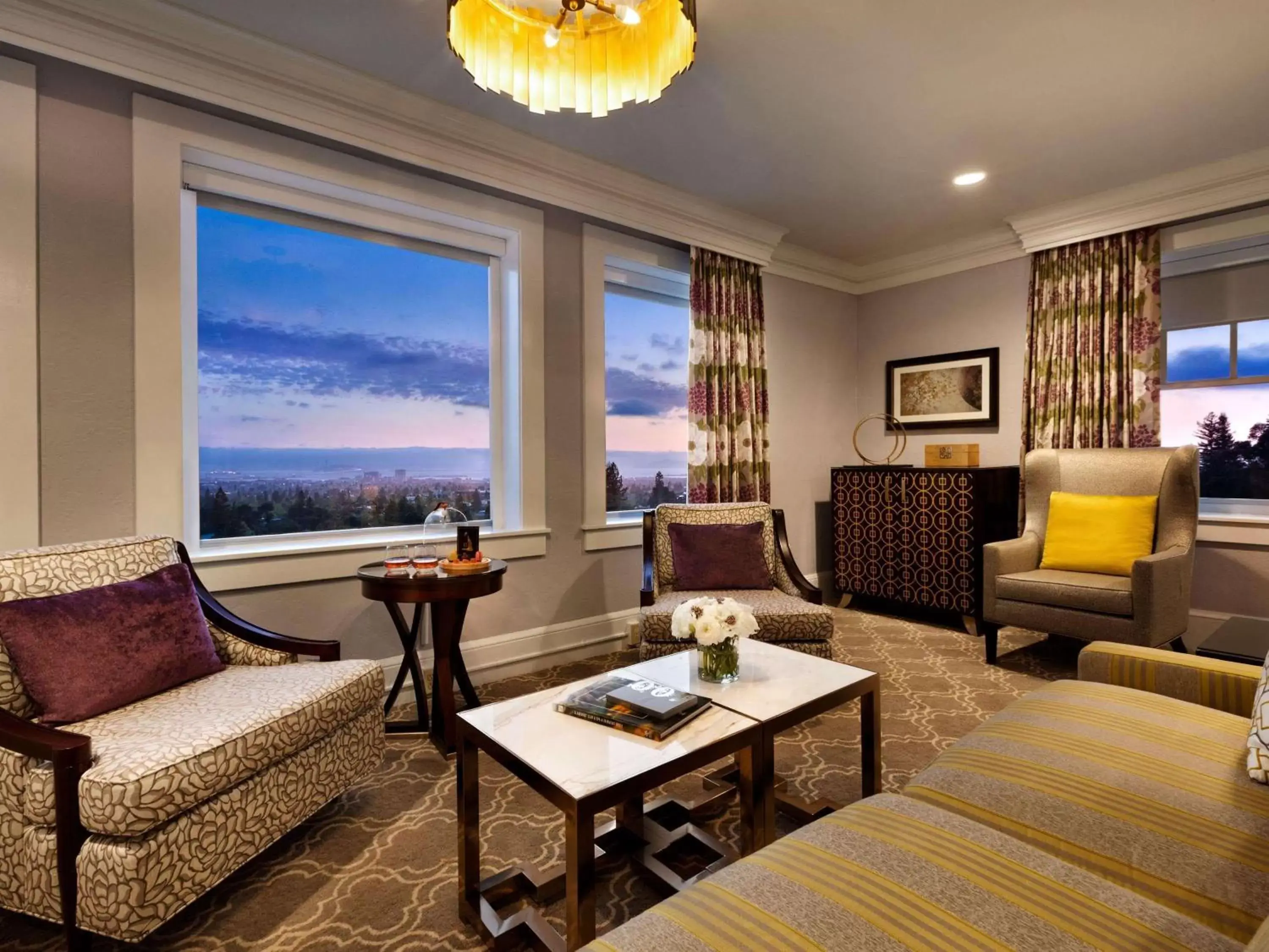 Photo of the whole room, Seating Area in The Claremont Club & Spa, A Fairmont Hotel