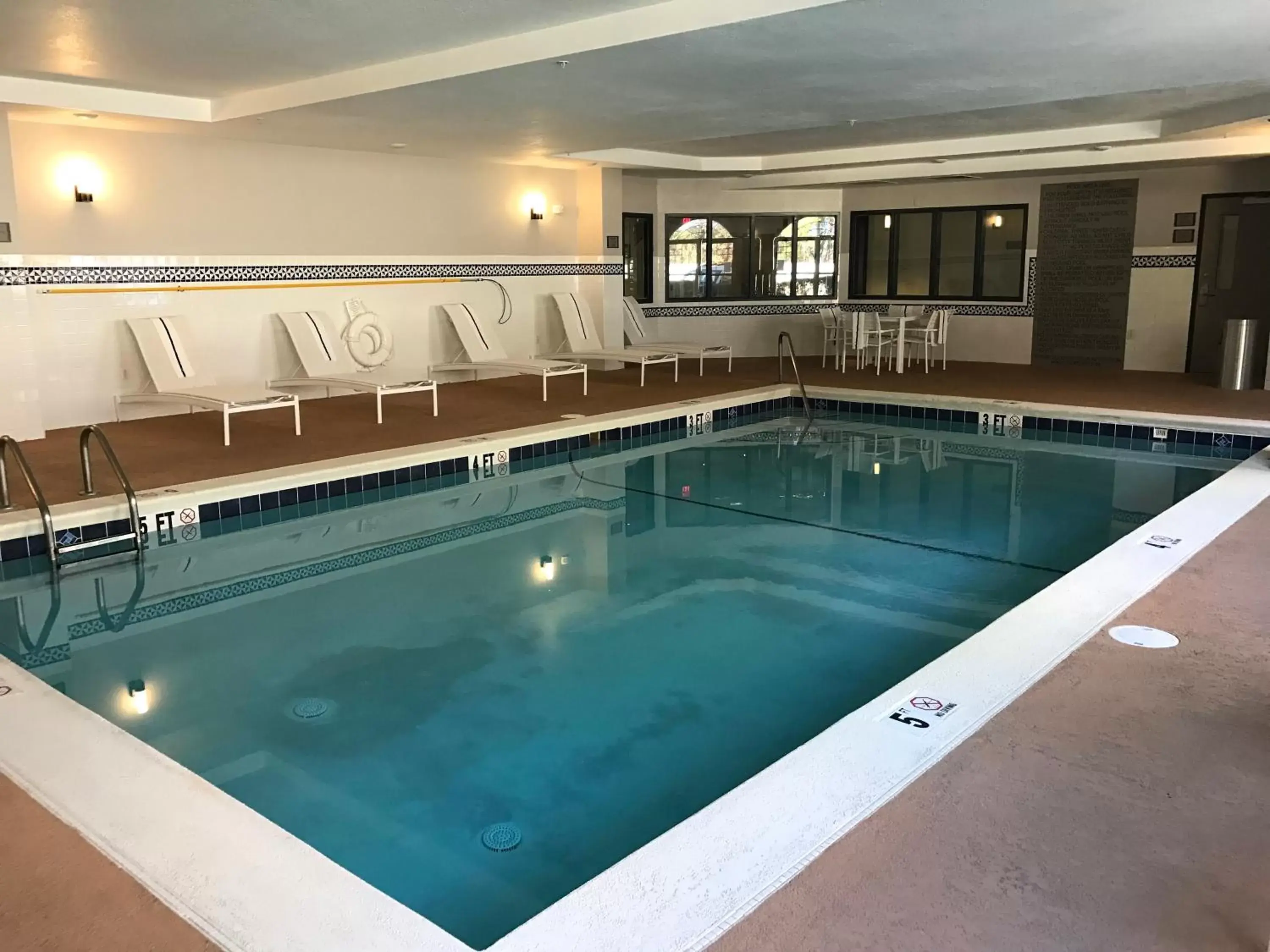 Swimming Pool in Country Inn & Suites by Radisson, Dalton, GA