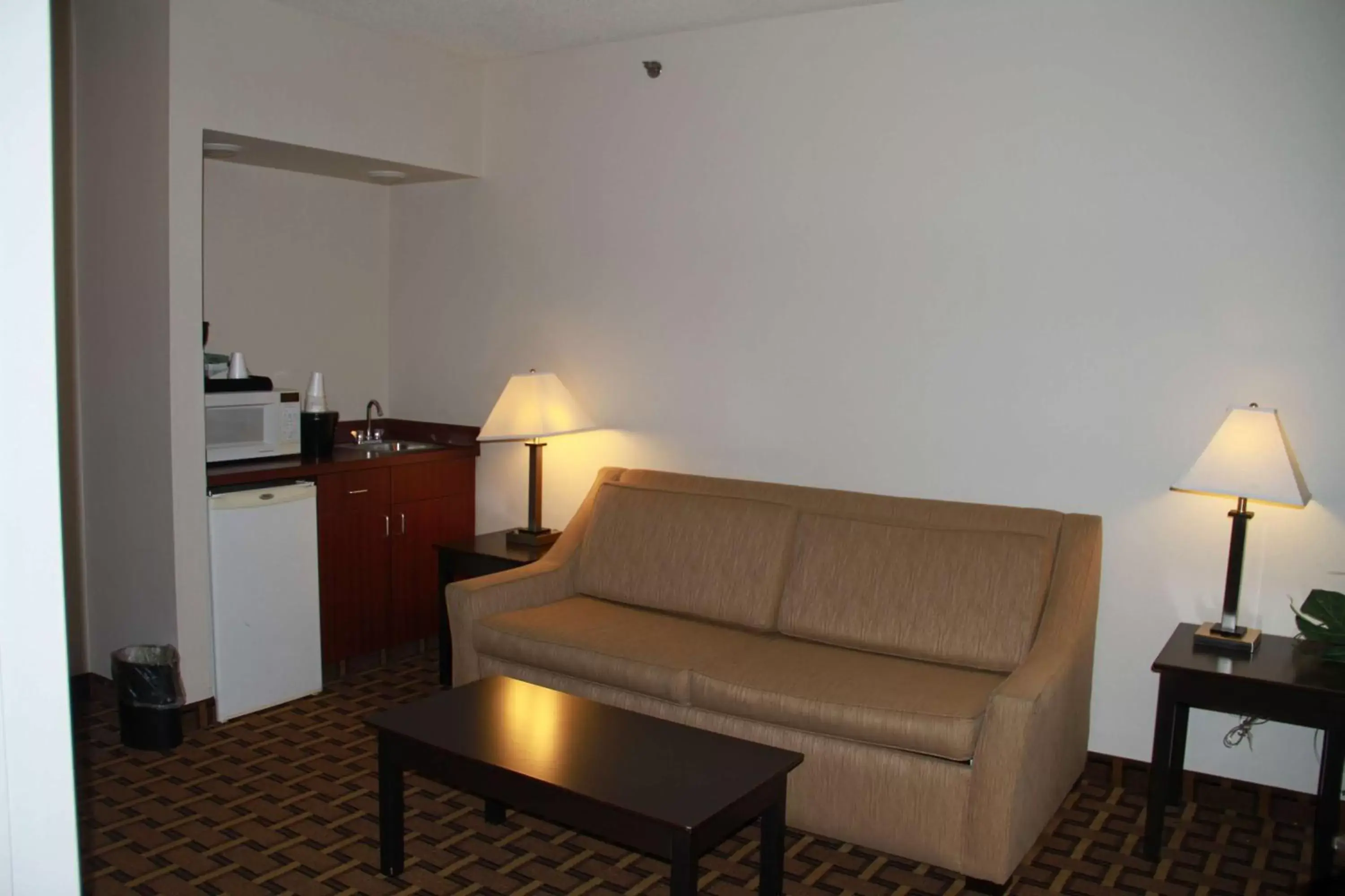 Photo of the whole room, Seating Area in SureStay Plus Hotel by Best Western Coralville Iowa City