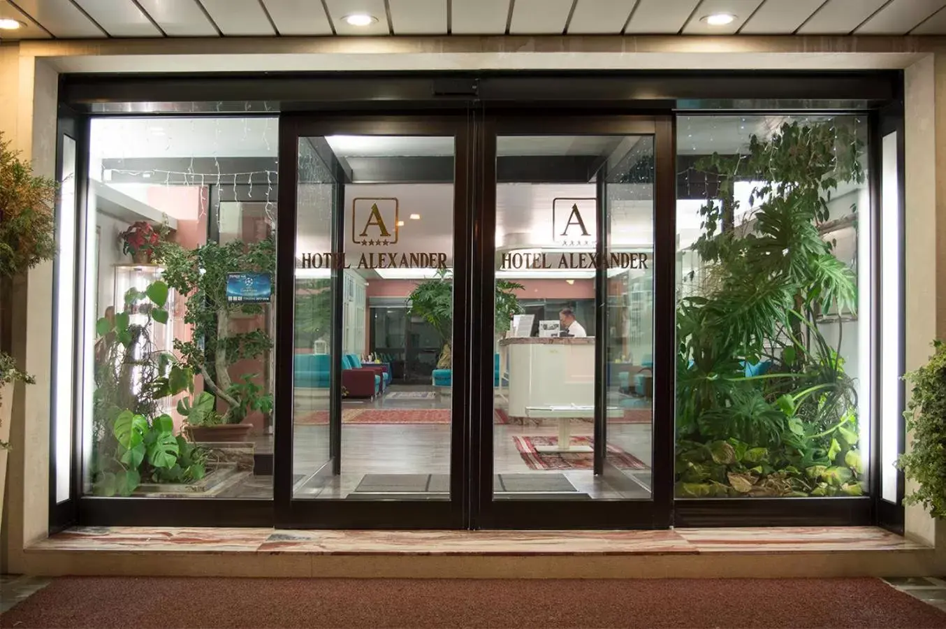 Facade/entrance in Hotel Alexander