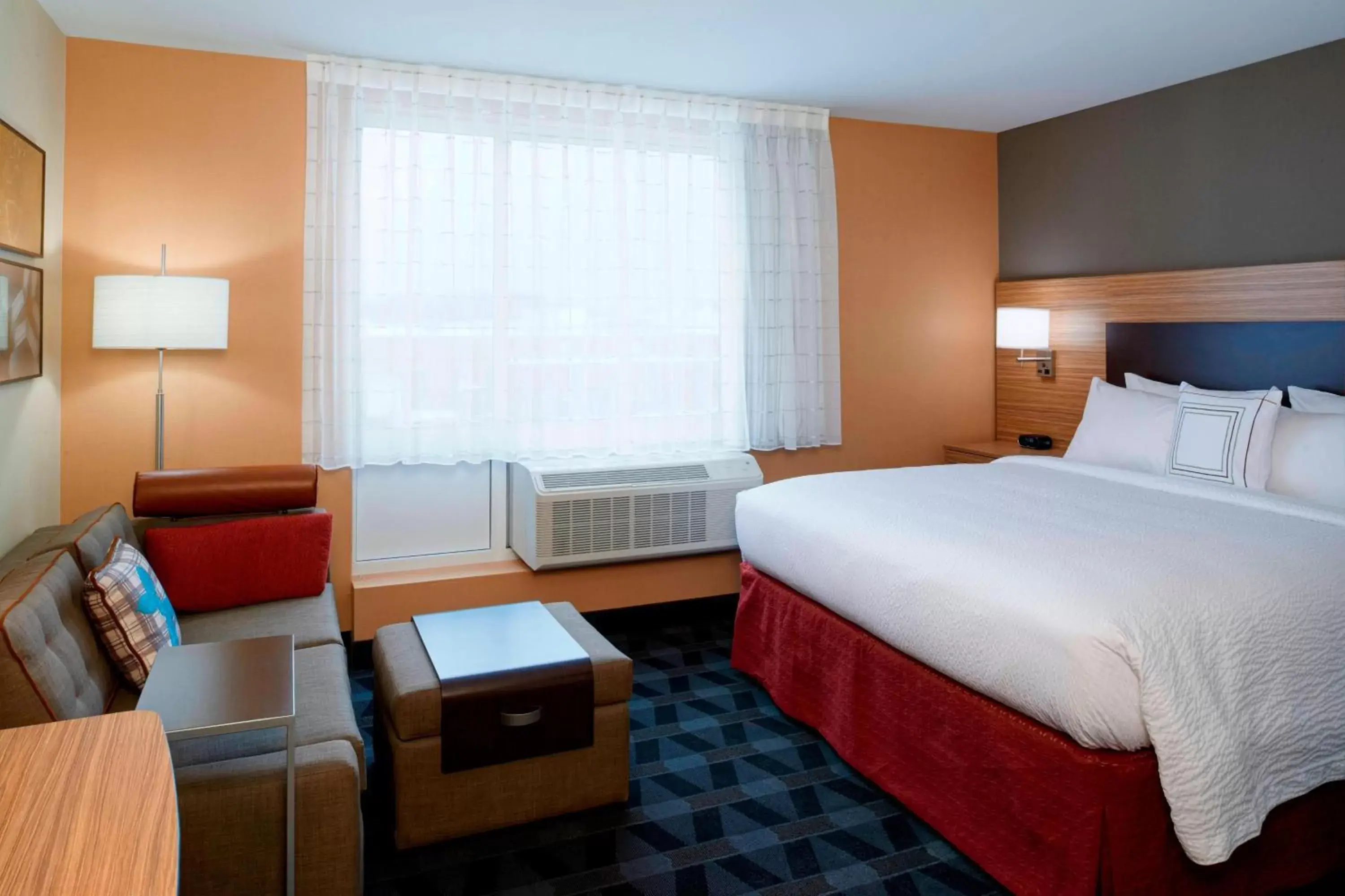 Photo of the whole room, Bed in TownePlace Suites by Marriott Grand Rapids Airport