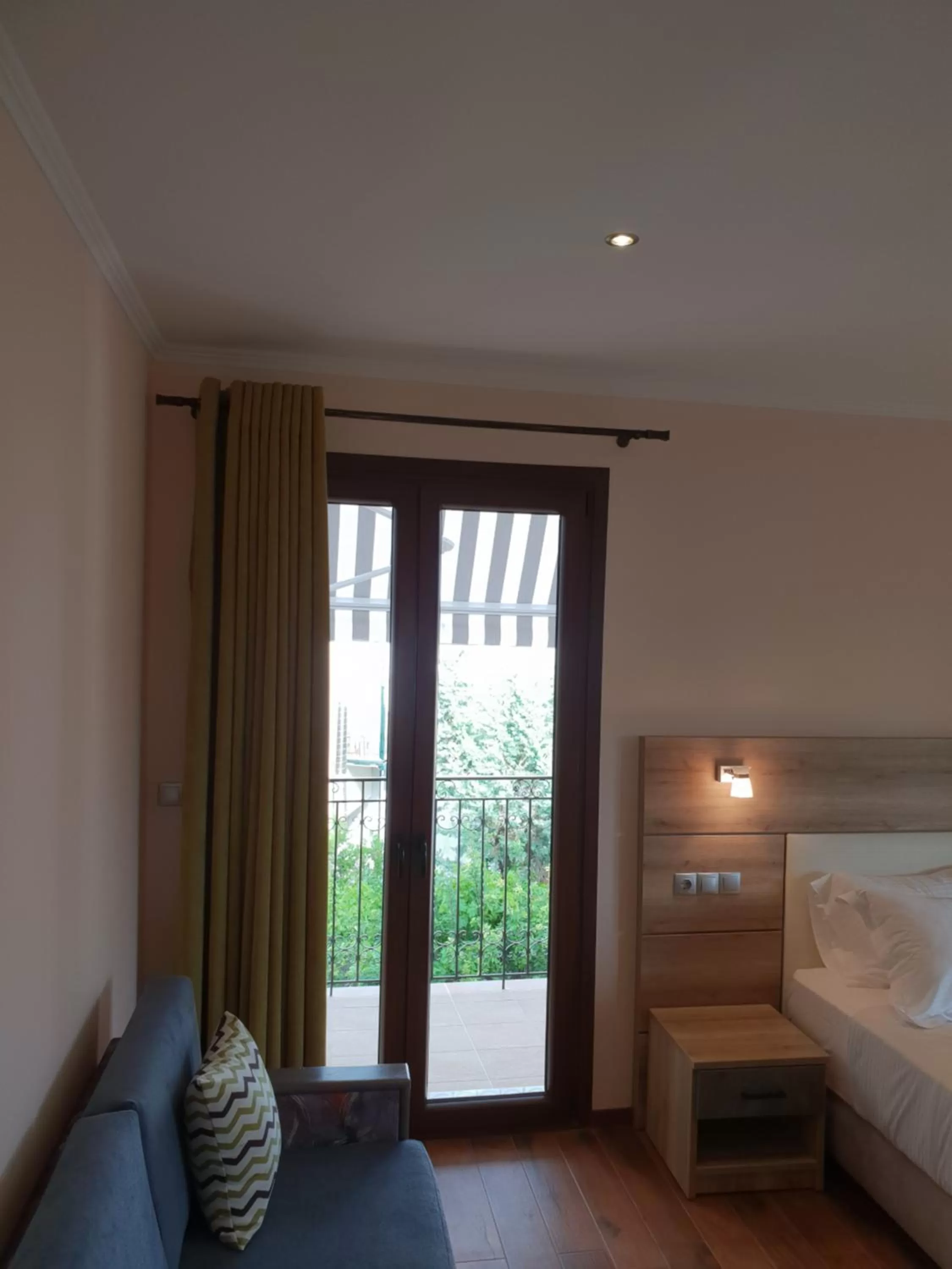 Photo of the whole room, Bed in Mondeus Inn Luxury