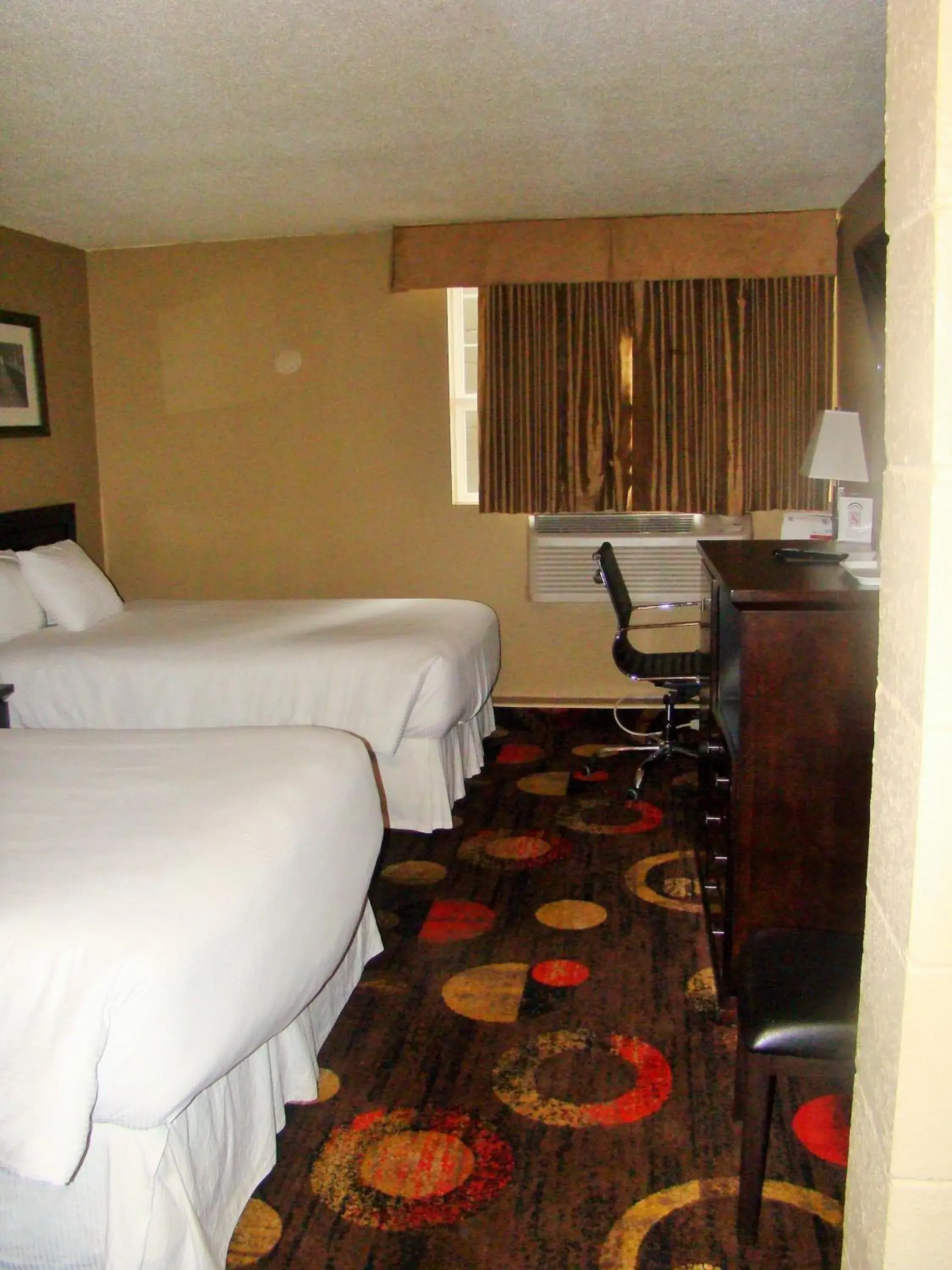Bed, Room Photo in Stonebridge Hotel