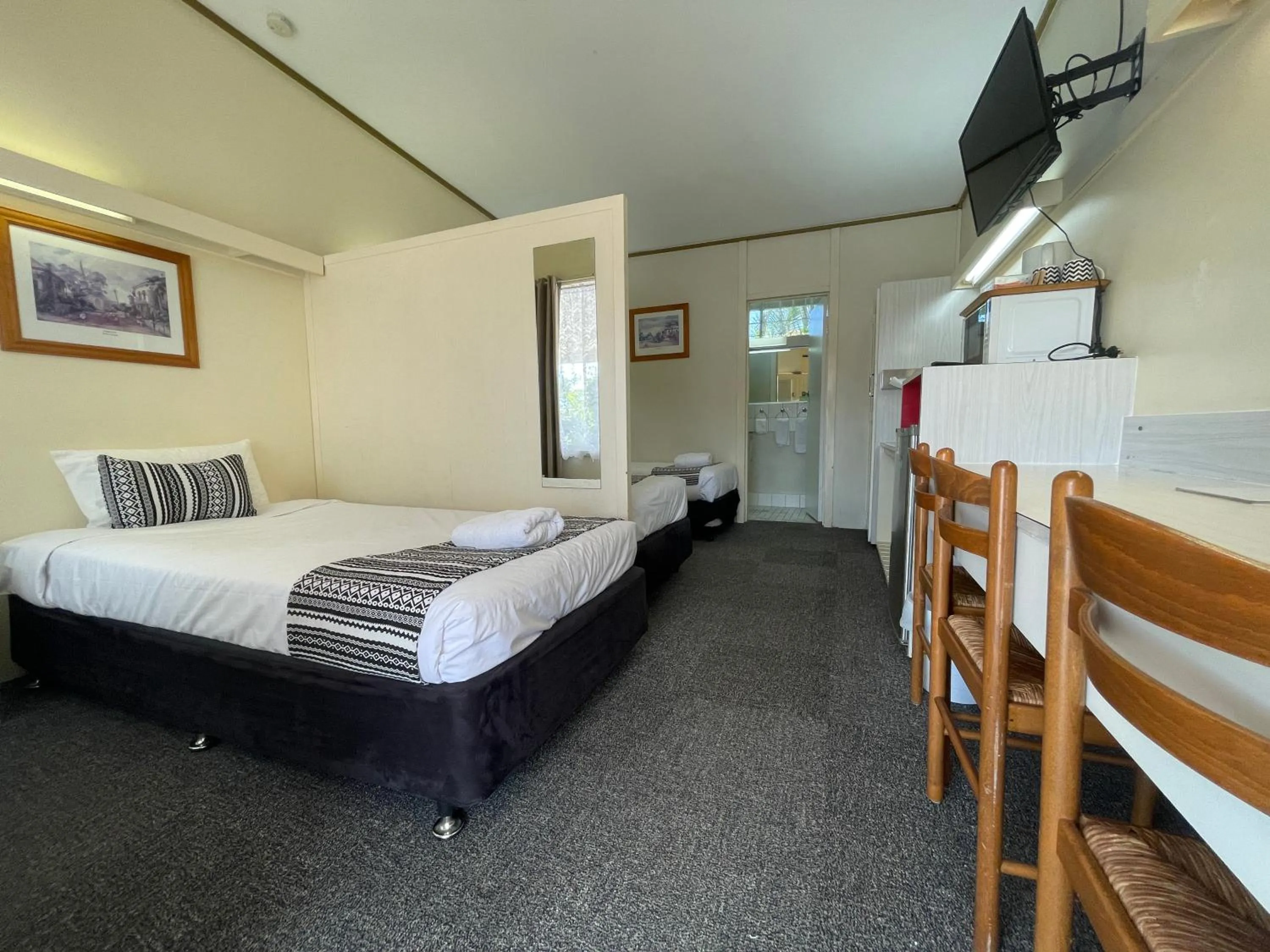 Bedroom, Bed in Arkana Motel