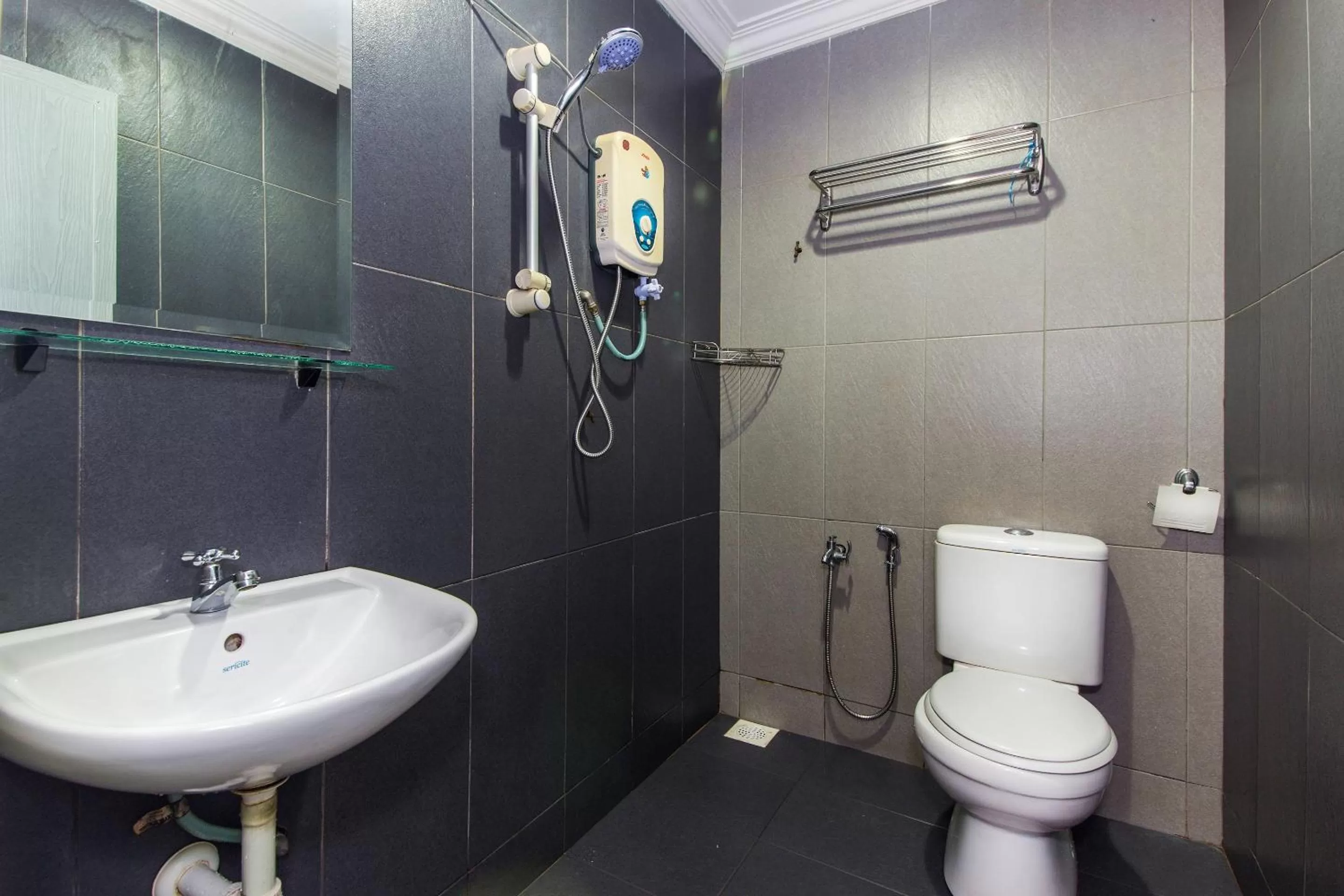 Bathroom in Crystal City Hotel