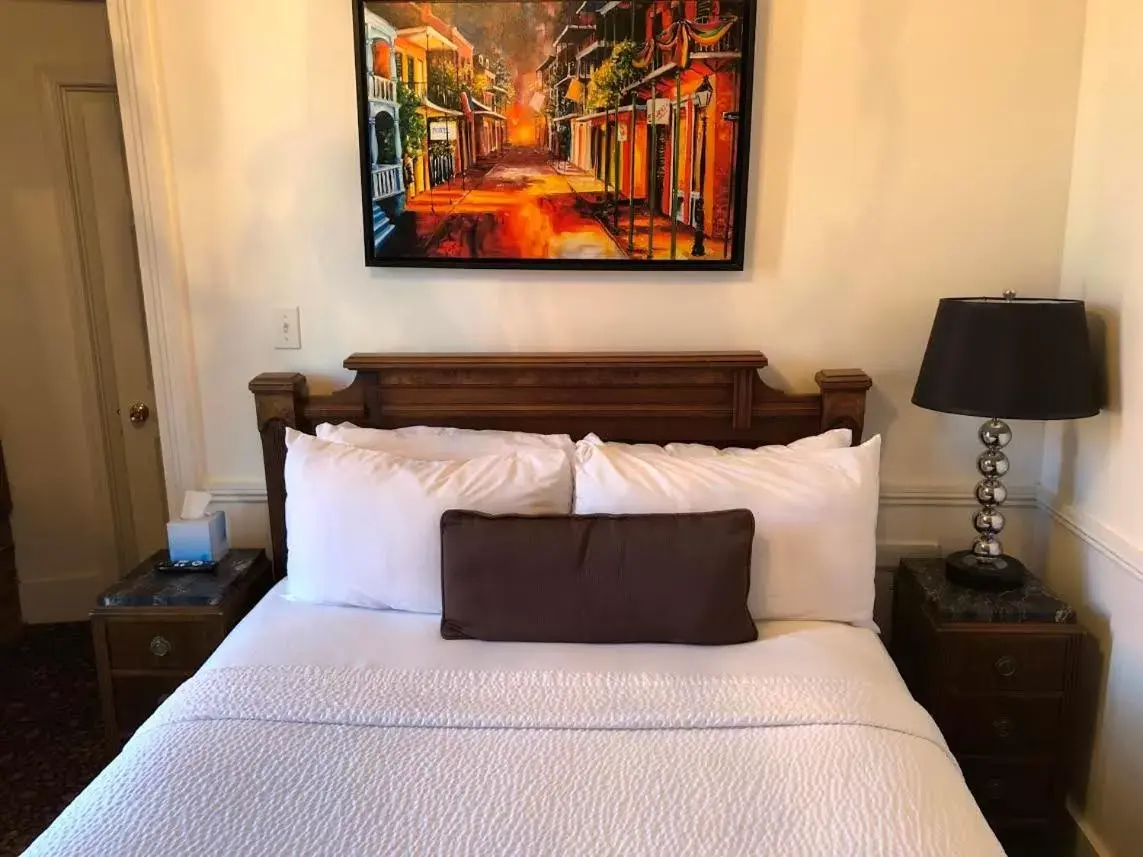 Budget Double Room in Lafitte Hotel & Bar Budget Double Room in Lafitte Hotel & Bar