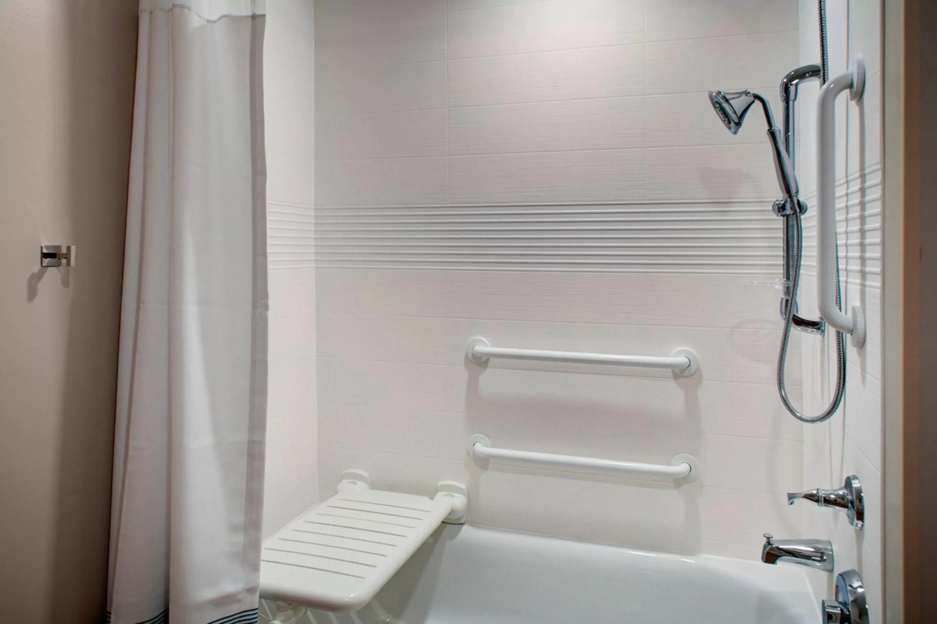 Bathroom in TownePlace Suites by Marriott Parkersburg