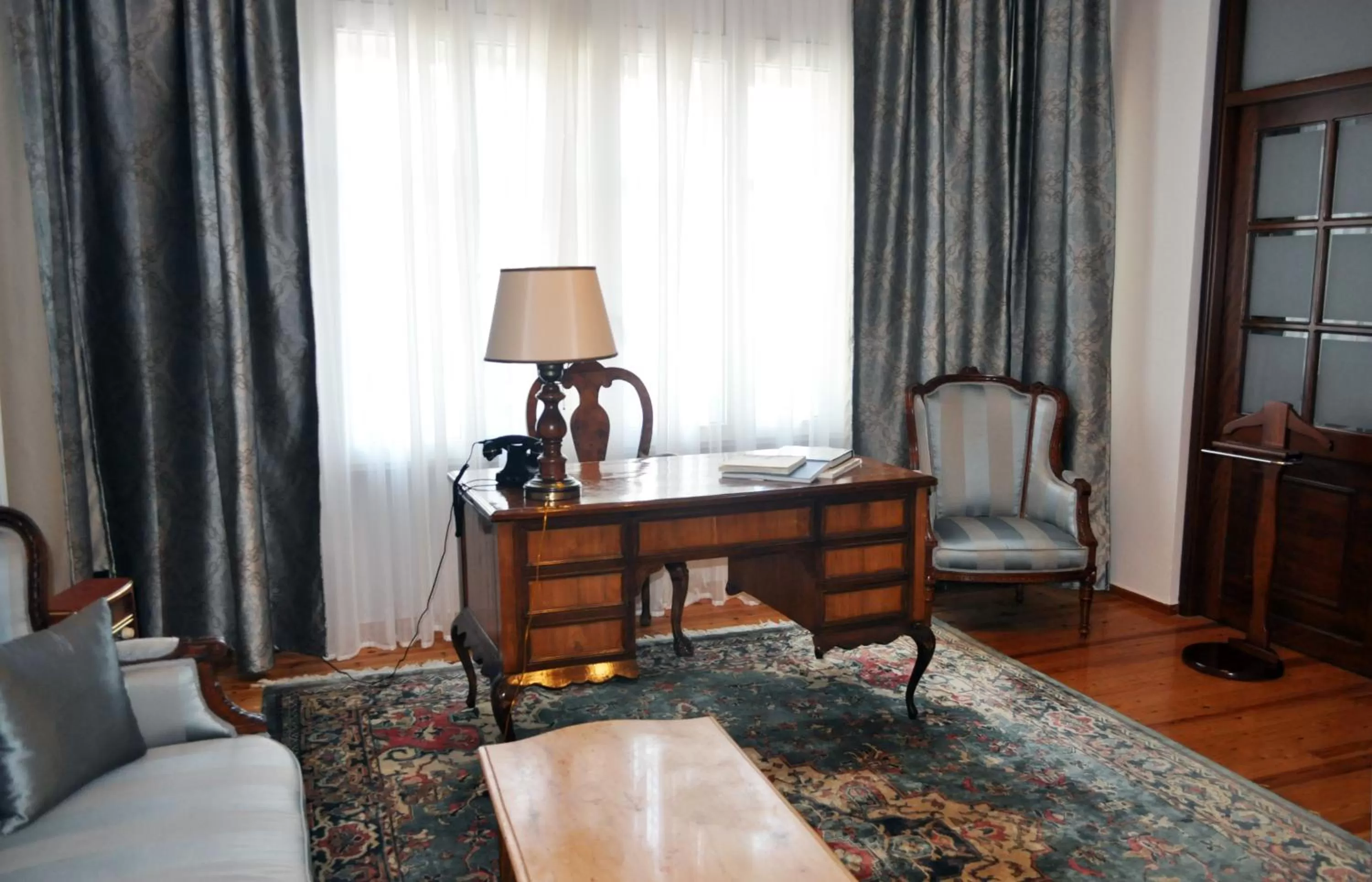 Living room in Capsis Bristol Boutique Hotel