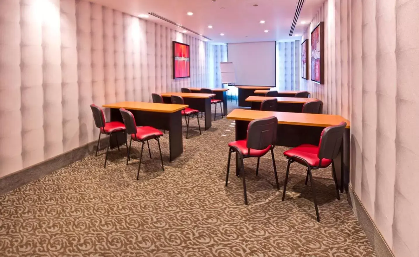 Meeting/conference room in Holiday Inn Express & Suites Queretaro, an IHG Hotel