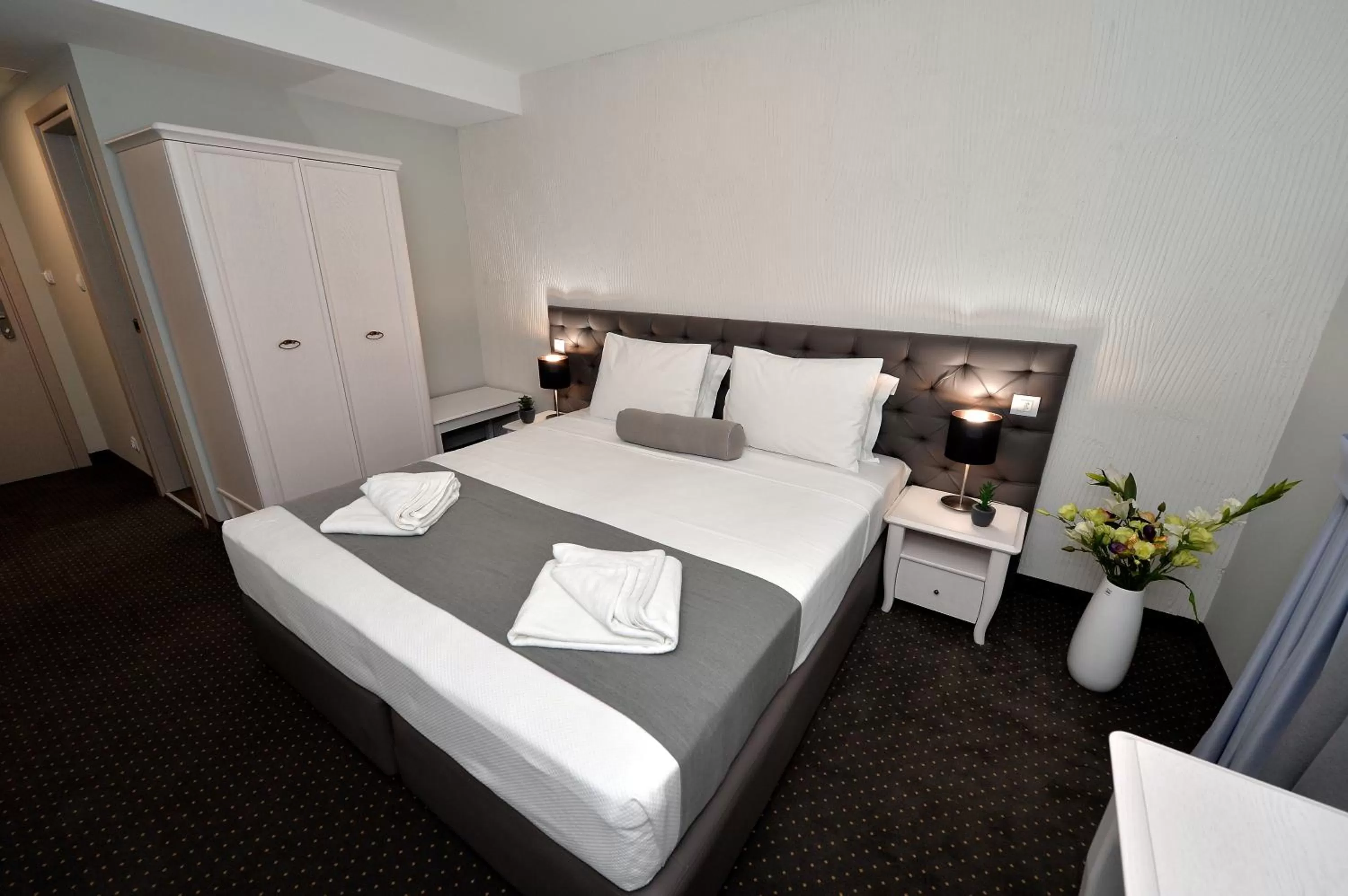 Photo of the whole room, Bed in Hotel Alexandar II