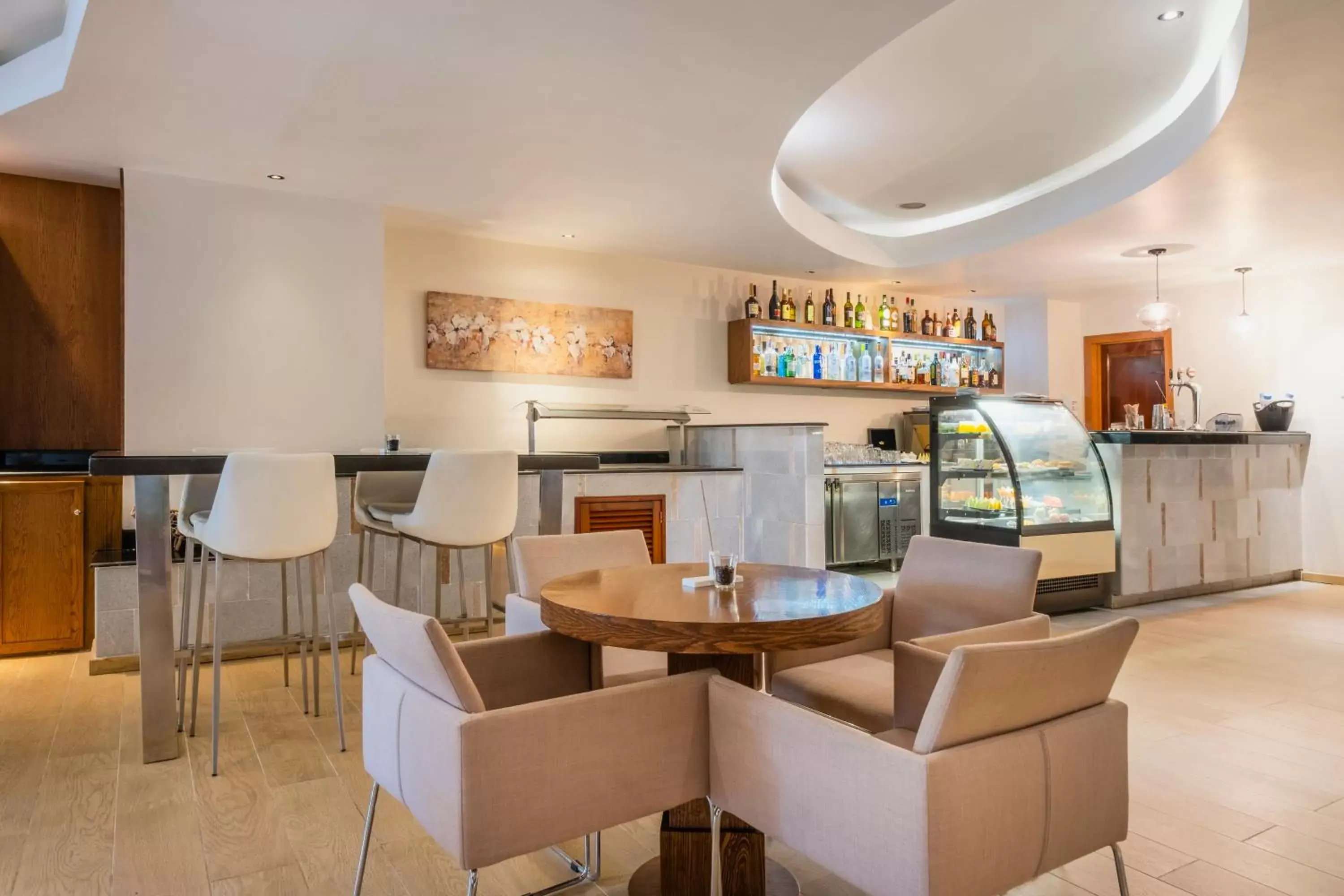 Lounge or bar, Restaurant/Places to Eat in Iberostar Grand Rose Hall