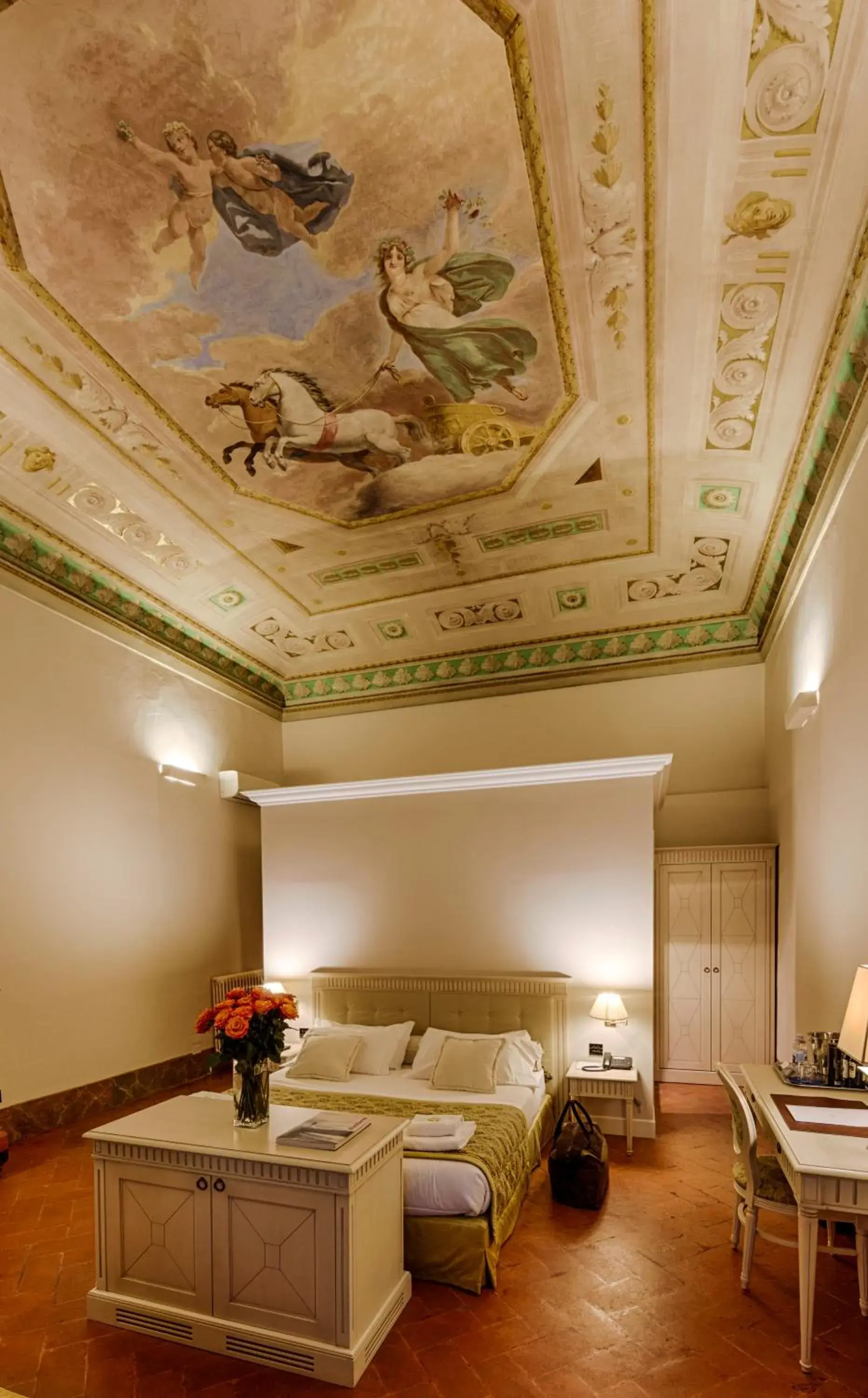 Photo of the whole room in Palazzo Guicciardini