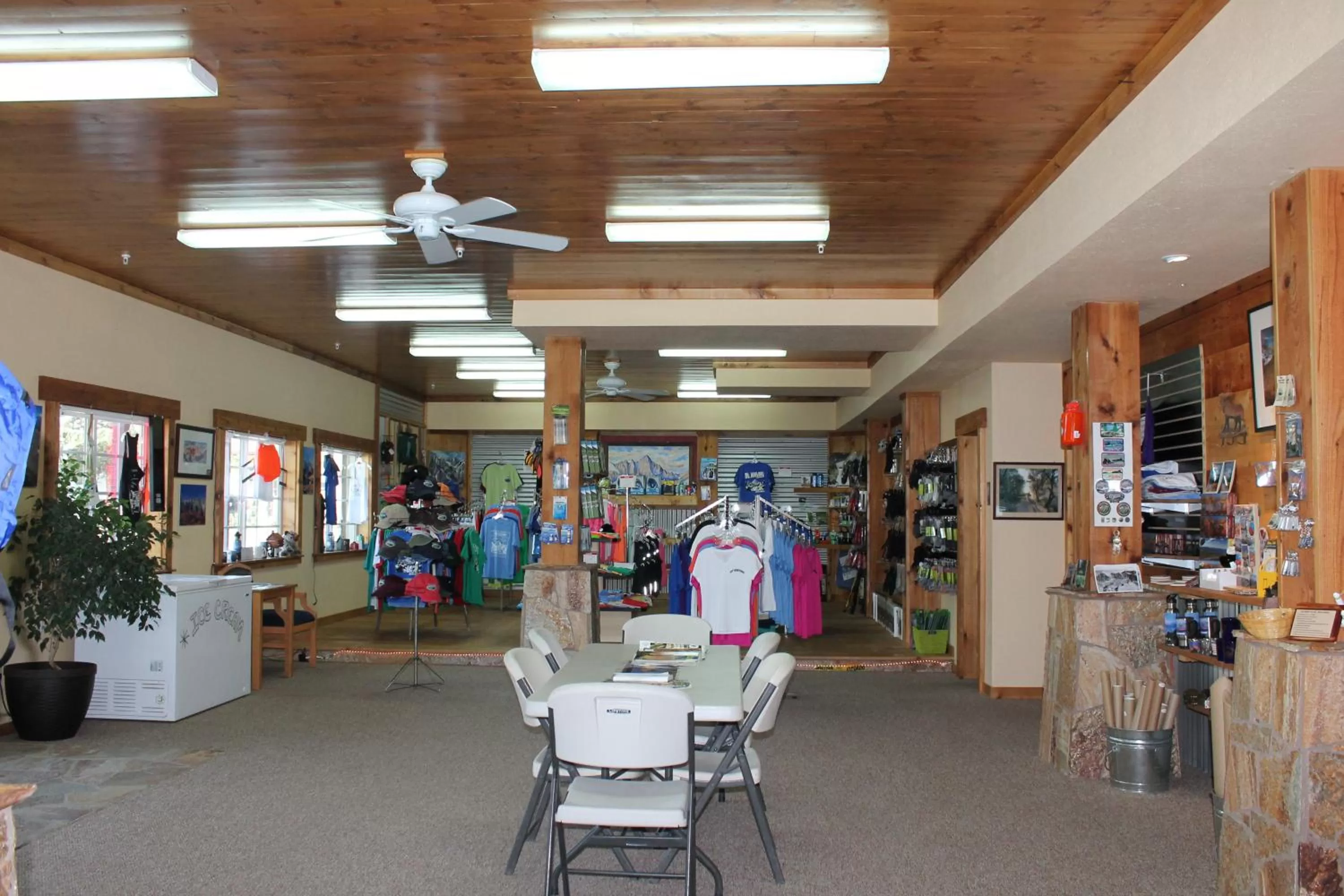 On-site shops in Whitney Portal Hotel And Hostel