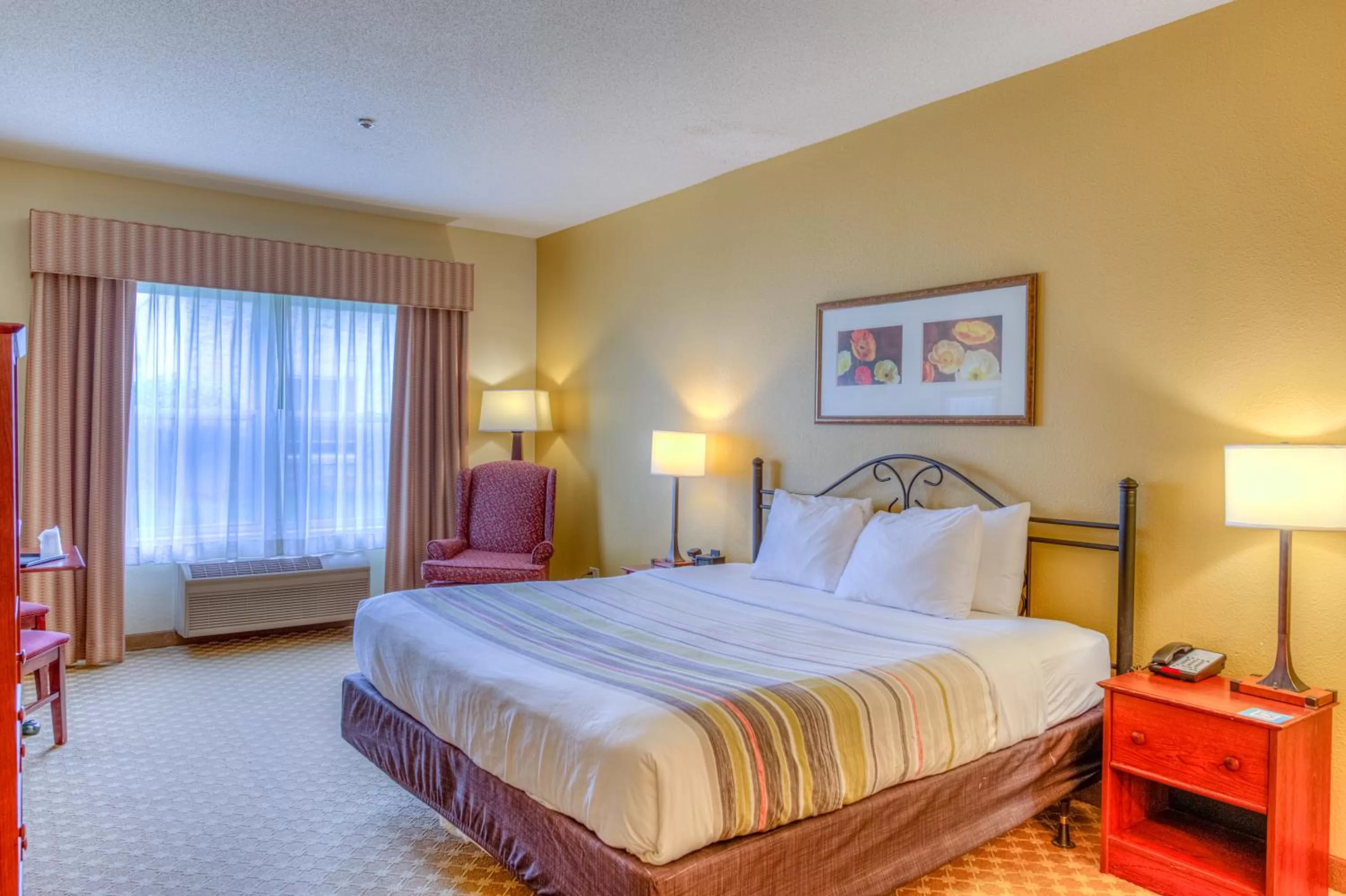 Photo of the whole room, Bed in Country Inn & Suites by Radisson, Crystal Lake, IL