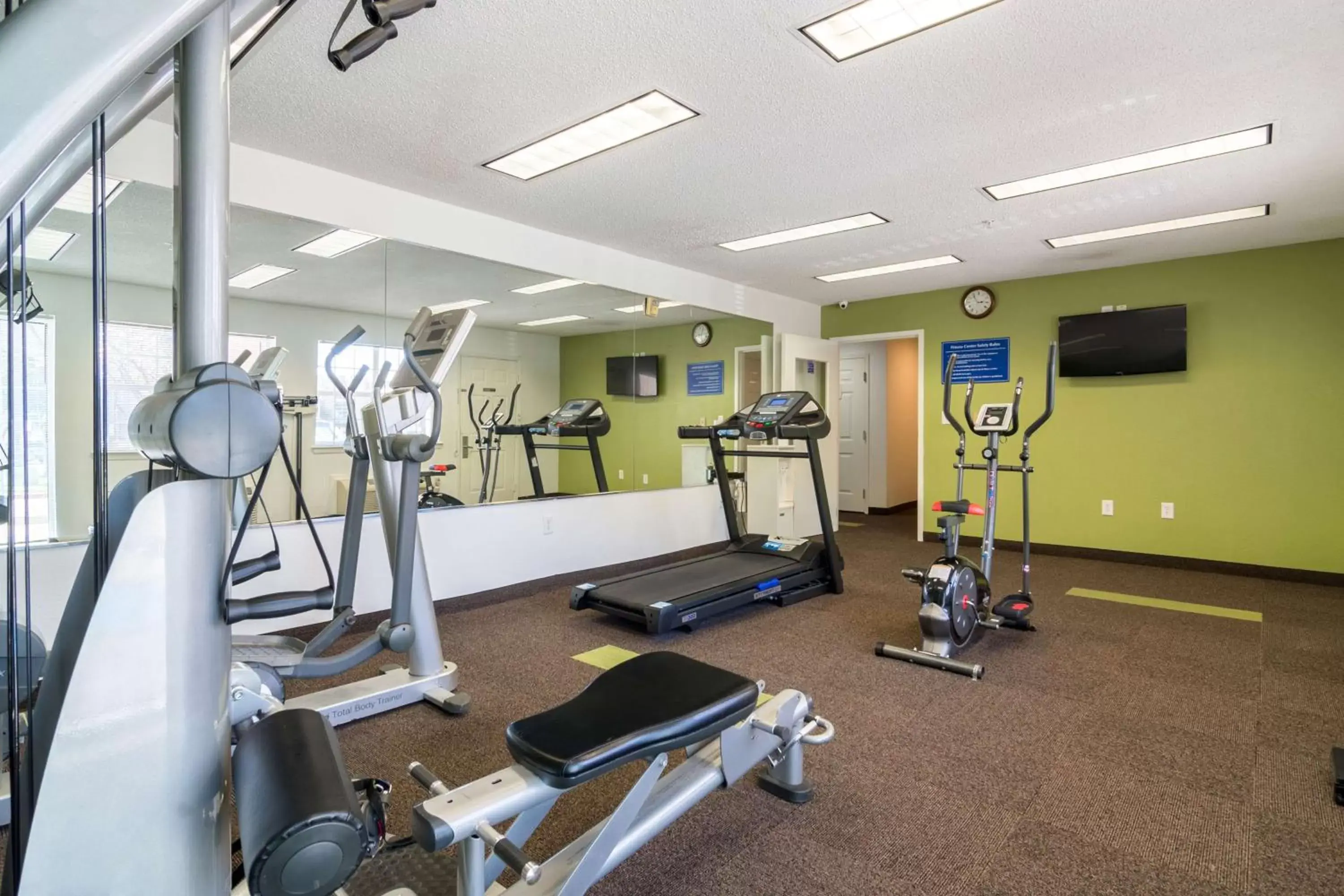 Fitness centre/facilities, Fitness Center/Facilities in Studio 6-Plano, TX - Dallas - Plano Medical Center