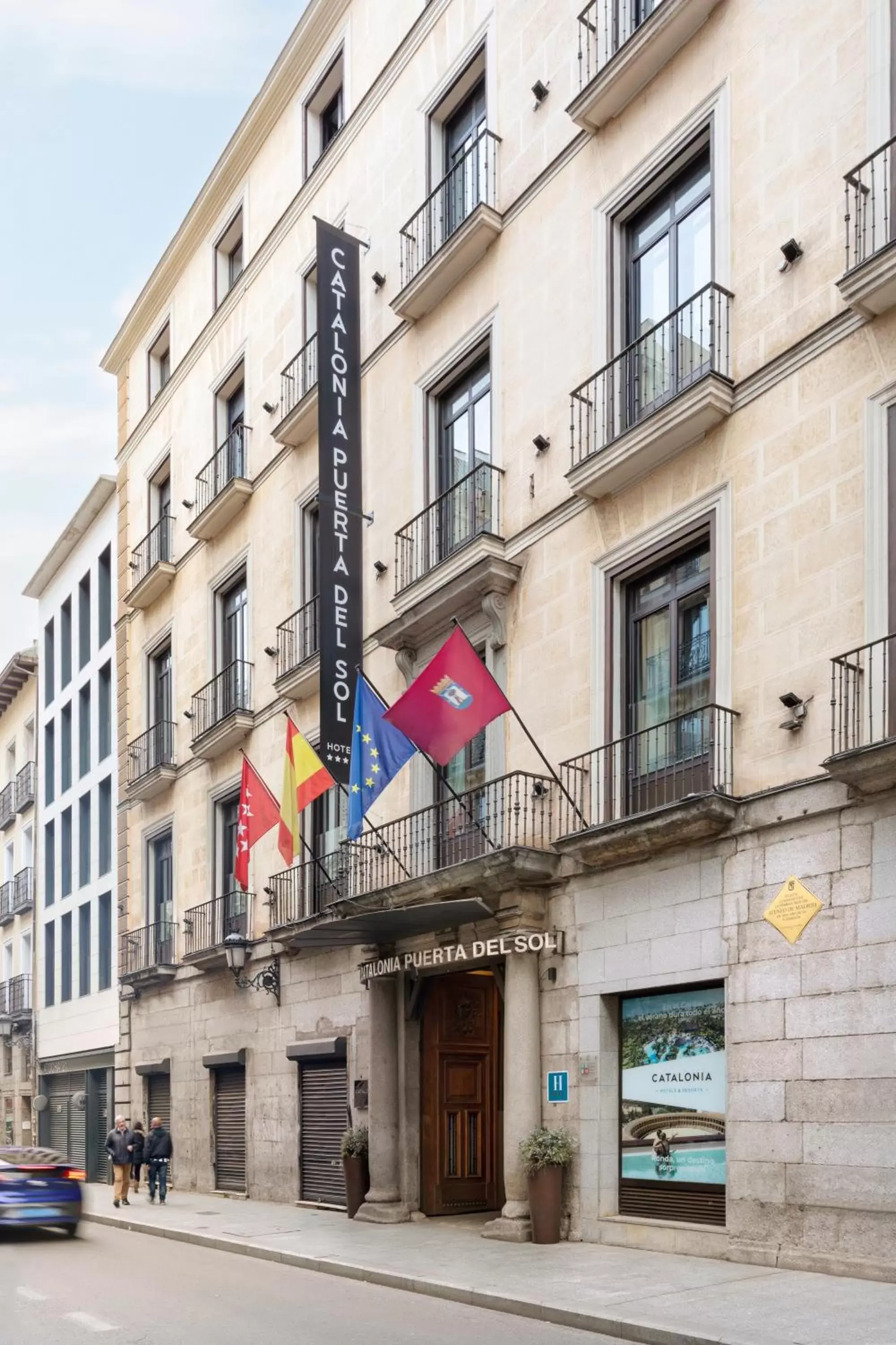 Facade/entrance, Property Building in Catalonia Puerta del Sol