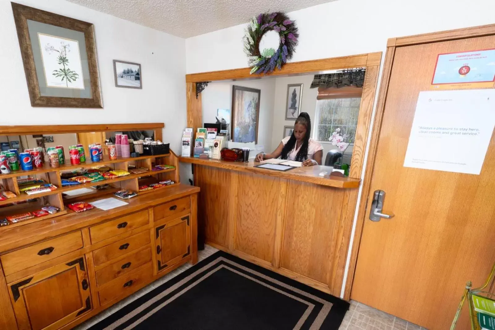 Lobby or reception in Cold Creek Inn