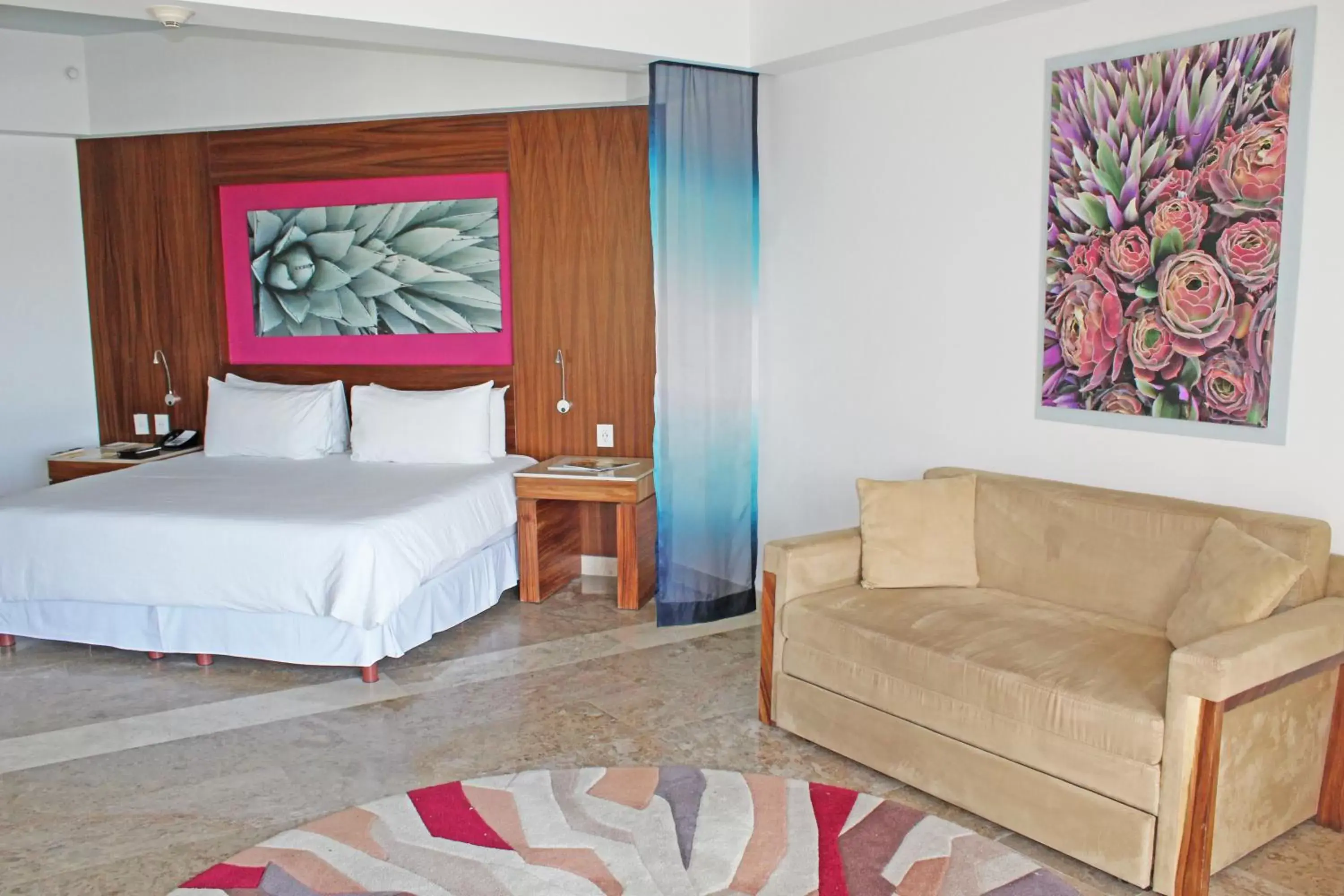 Bed in Krystal Grand Los Cabos - All Inclusive