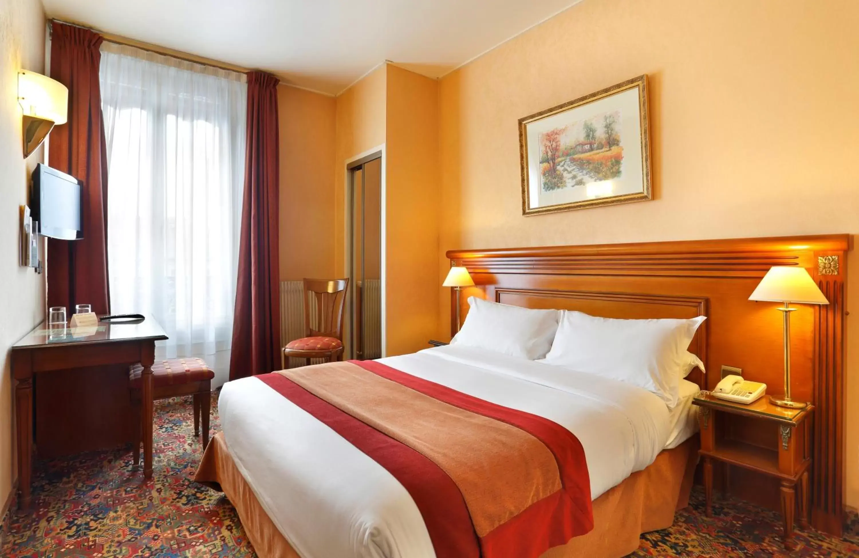 Comfort Double Room in Hotel Paix Republique