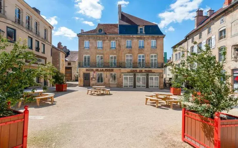 Property Building in Hotel De La Poste