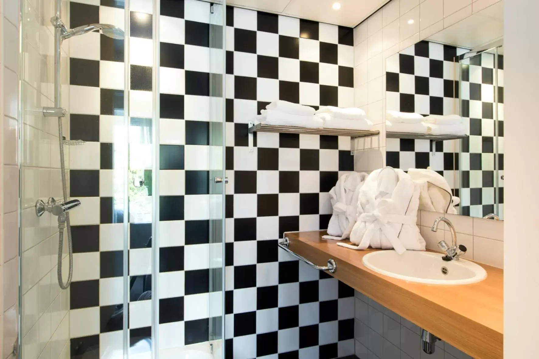 Shower, Bathroom in Hotel Parkzicht Eindhoven