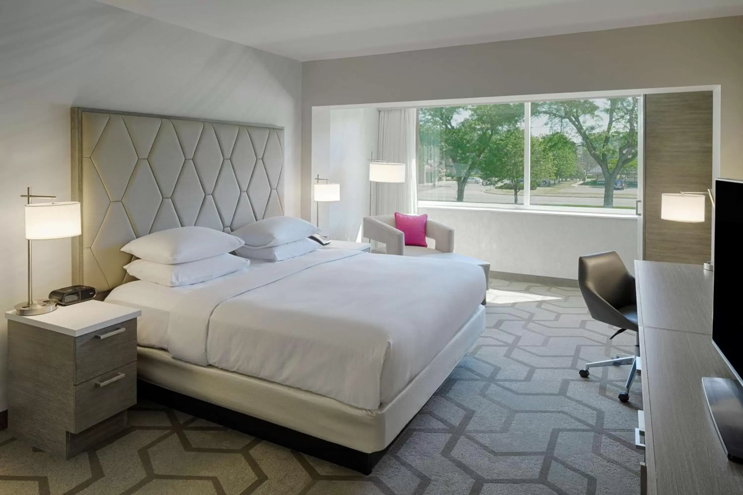 Bed in The Kingsley Bloomfield Hills - a DoubleTree by Hilton