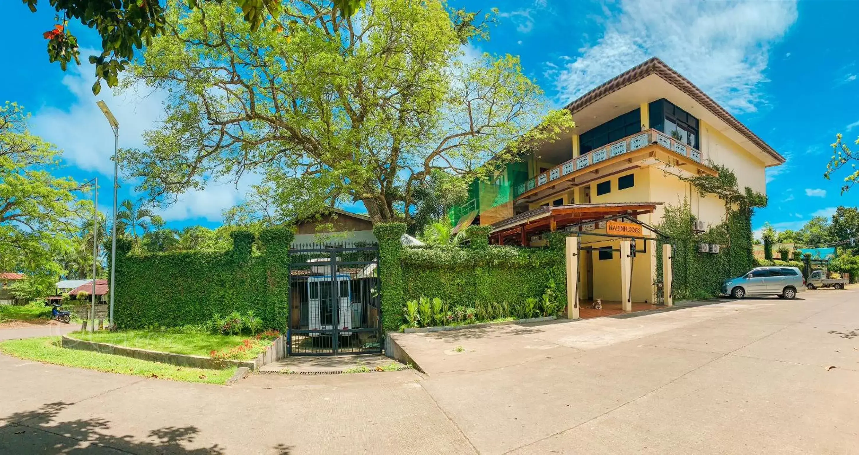 Property building in Mabini Hotel Property building in Mabini Hotel