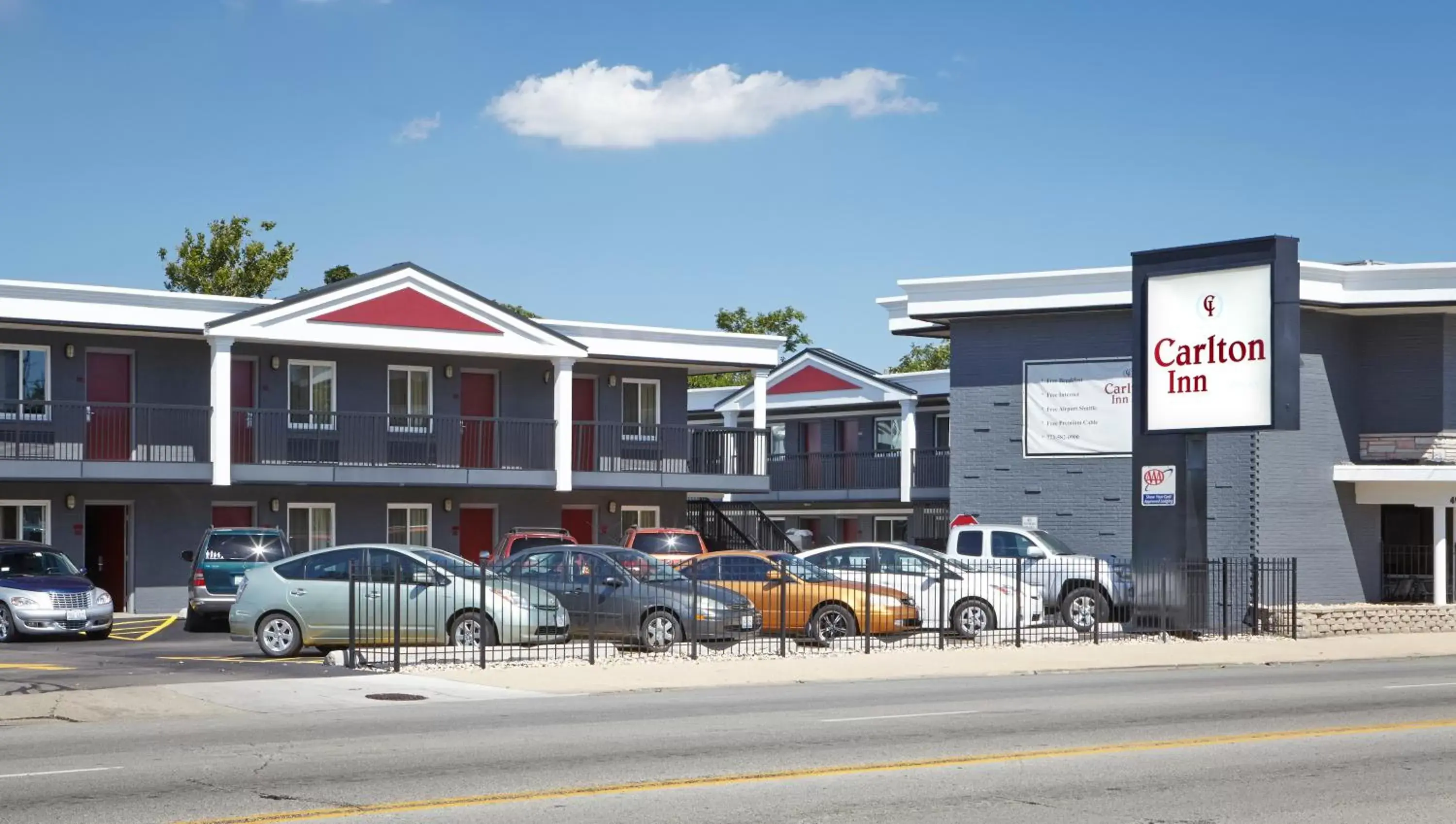 Property building in Carlton Inn Midway Property building in Carlton Inn Midway