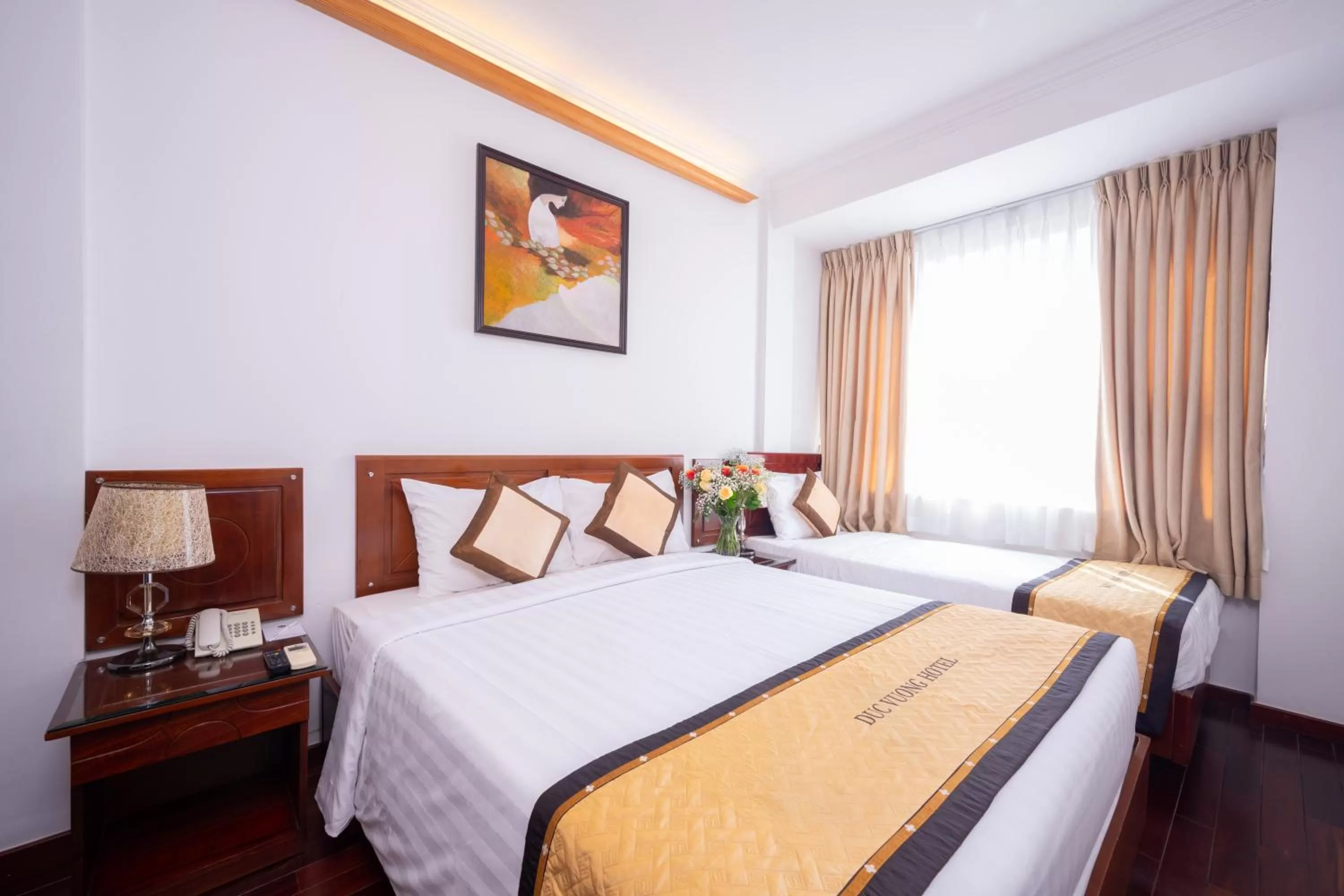 Bed in Duc Vuong Saigon Hotel - Bui Vien