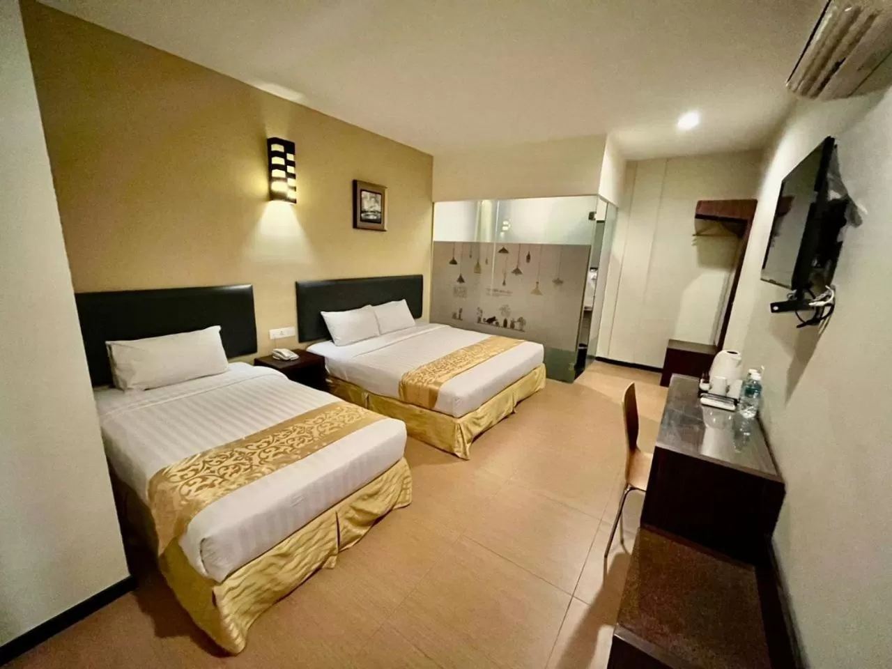 Bed in Eight Days Boutique Hotel - Impian Emas