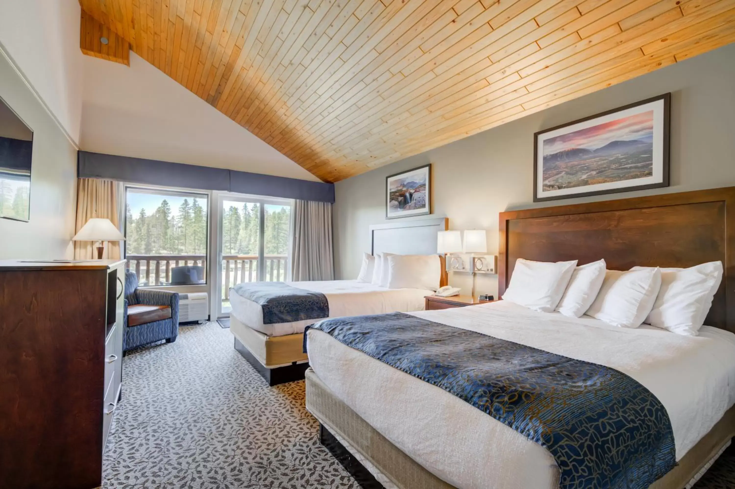 Bedroom, Bed in The Pine Lodge on Whitefish River, Ascend Hotel Collection