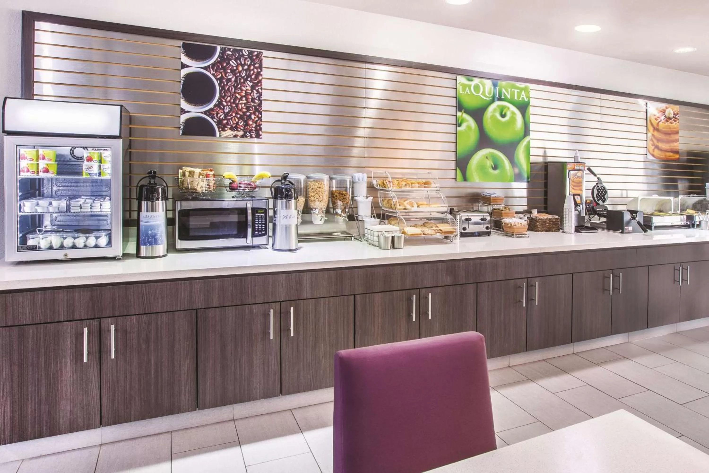 Restaurant/places to eat in La Quinta by Wyndham Bay City