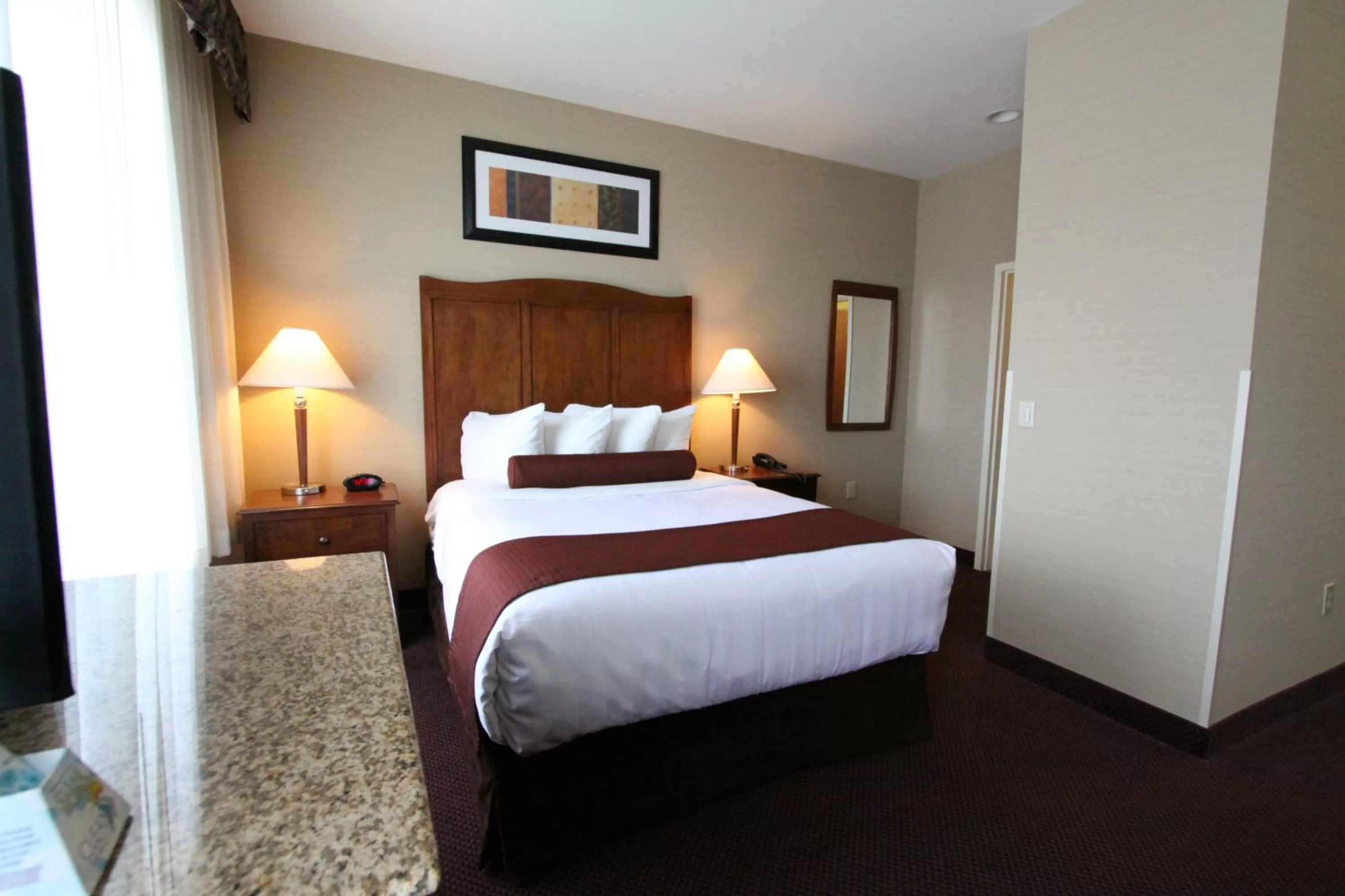 Queen Room with Kitchenette - Non-Smoking in Best Western PLUS Hannaford Inn & Suites